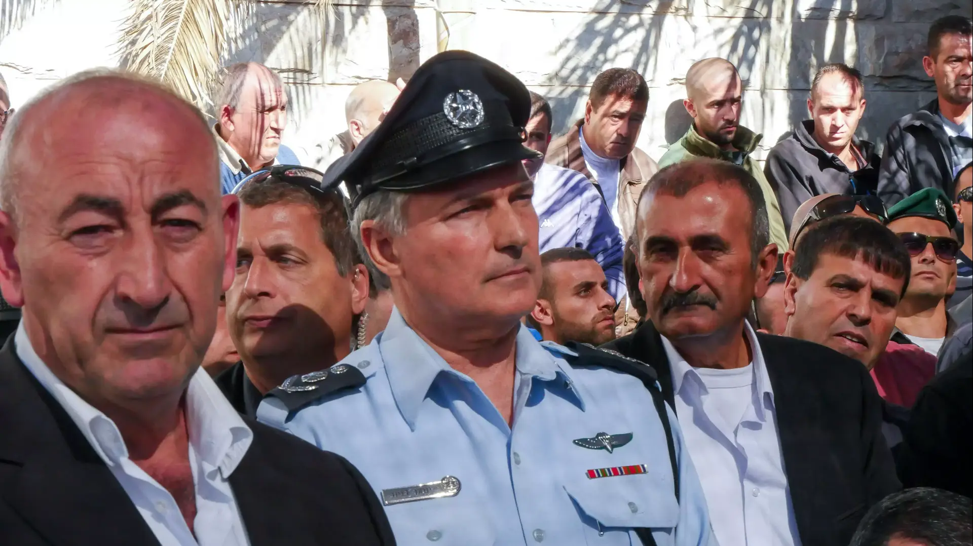 מפכ"ל המשטרה יוחנן דנינו בהלוויתו של פקד ג'דעאן אסעד מבית ג'אן שנהרג בפיגוע הדריסה בירושלים, נובמבר 2014 מפכ"ל המשטרה יוחנן דנינו בהלוויתו של פקד ג'דעאן אסעד מבית ג'אן שנהרג בפיגוע הדריסה בירושלים, נובמבר 2014