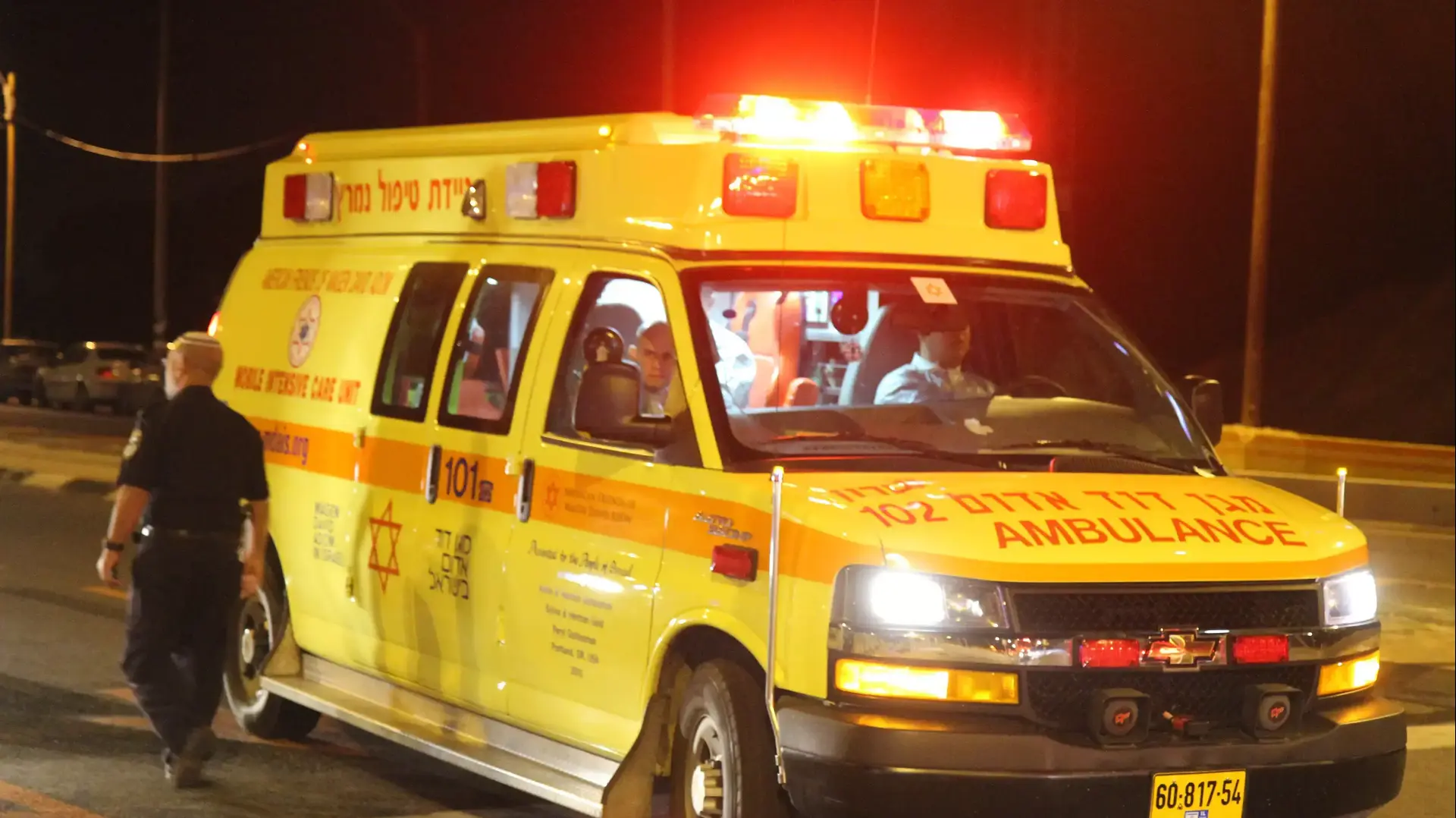 צוותי מגן דוד אדום באירוע דליפת האמוניה בעמק חפר צוותי מגן דוד אדום באירוע דליפת האמוניה בעמק חפר
