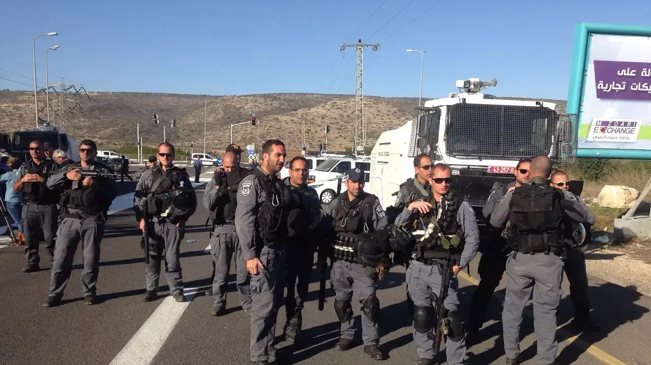 כוחות משטרה ומג"ב נערכים להפגנה בכפר כנא 8 בנובמבר 2014 כוחות משטרה ומג"ב נערכים להפגנה בכפר כנא 8 בנובמבר 2014