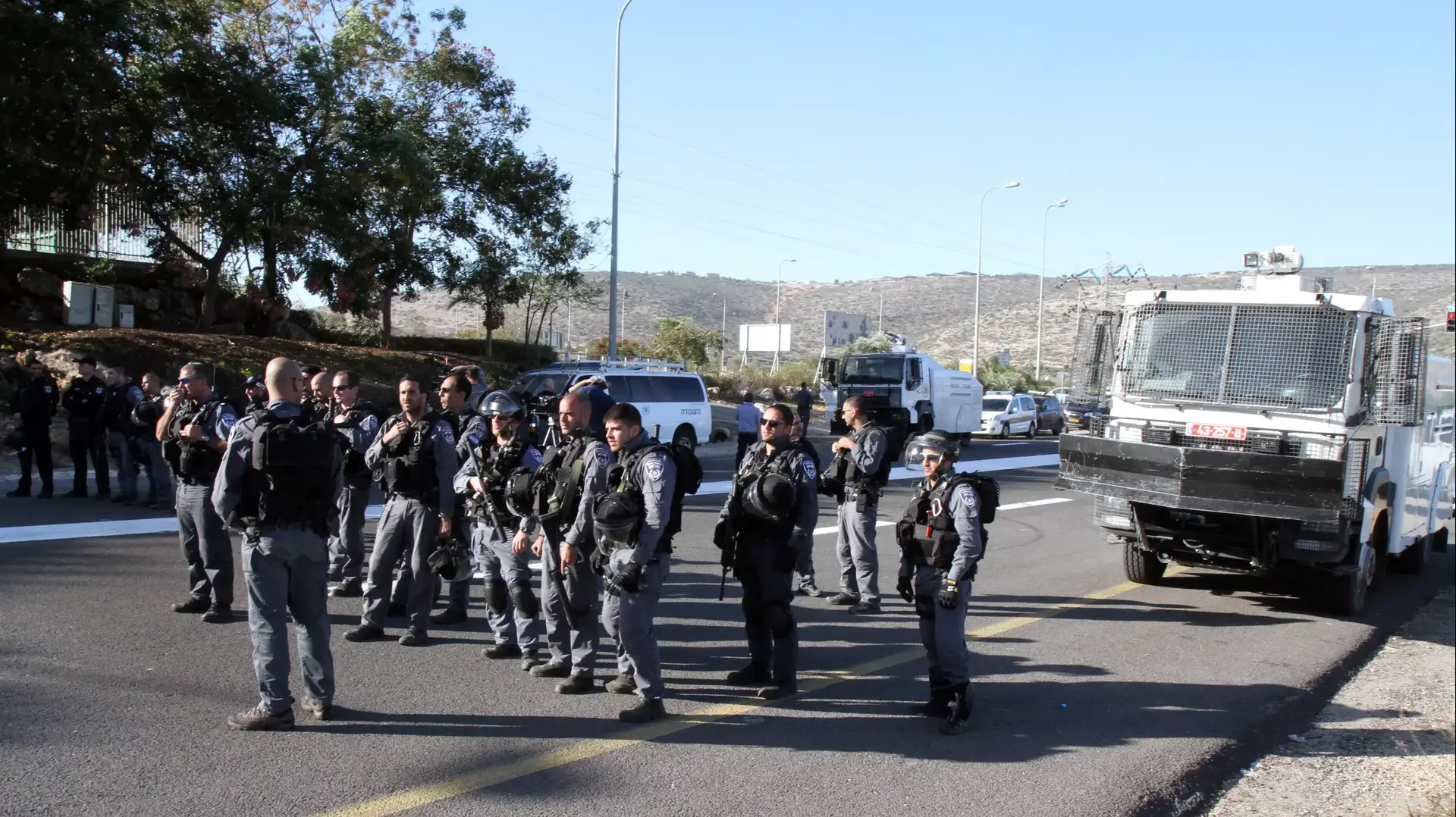 הפרות סדר בכפר כנא בעקבות מותו של תושב הכפר שנורה על ידי המשטרה הפרות סדר בכפר כנא בעקבות מותו של תושב הכפר שנורה על ידי המשטרה