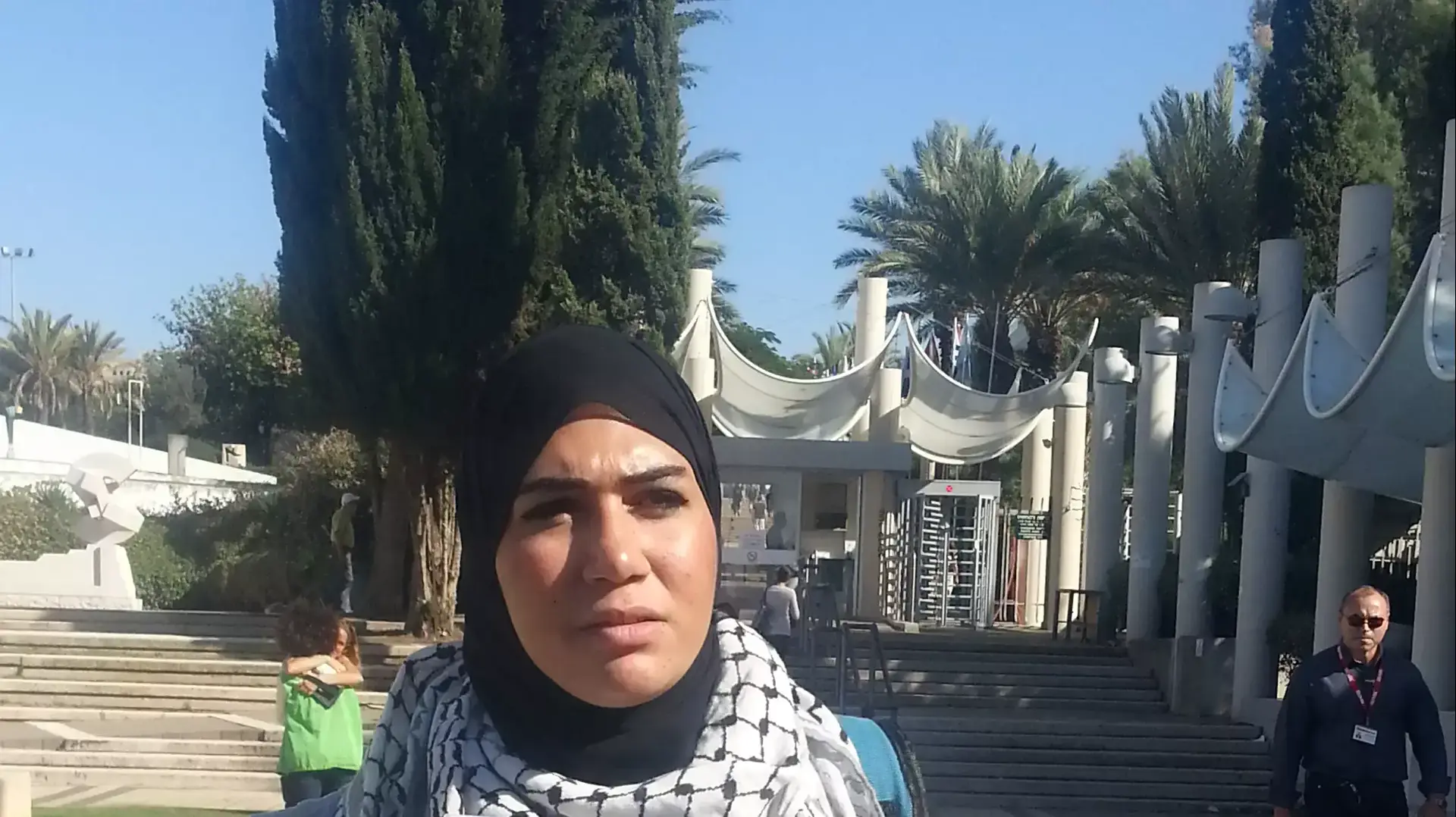 סטודנטים ערבים מפגינים מחוץ לאוניברסיטת תל אביב בעקבות האירועים בכפר כנא, נובמבר 2014 סטודנטים ערבים מפגינים מחוץ לאוניברסיטת תל אביב בעקבות האירועים בכפר כנא, נובמבר 2014
