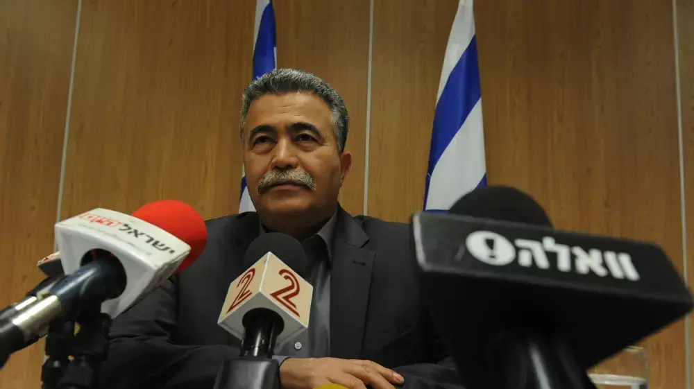 עמיר פרץ במסיבת עיתונאים בקירייה, נובמבר 2014 עמיר פרץ במסיבת עיתונאים בקירייה, נובמבר 2014