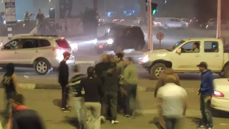 גבר הותקף בטייבה על ידי מקומיים שהוציאו אותו ממכוניתו ושרפו אותה, נובמבר 2014 גבר הותקף בטייבה על ידי מקומיים שהוציאו אותו ממכוניתו ושרפו אותה, נובמבר 2014