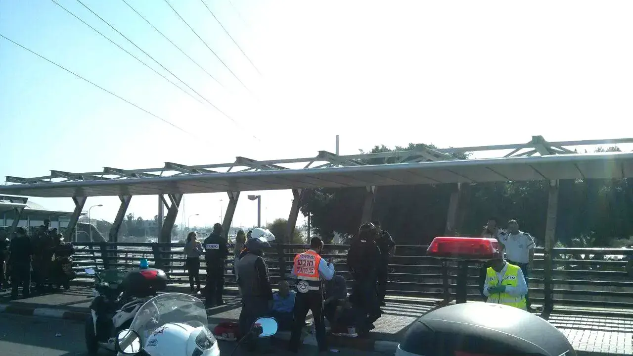 זירת הדקירה בתחנת רכבת ההגנה, תל אביב זירת הדקירה בתחנת רכבת ההגנה, תל אביב