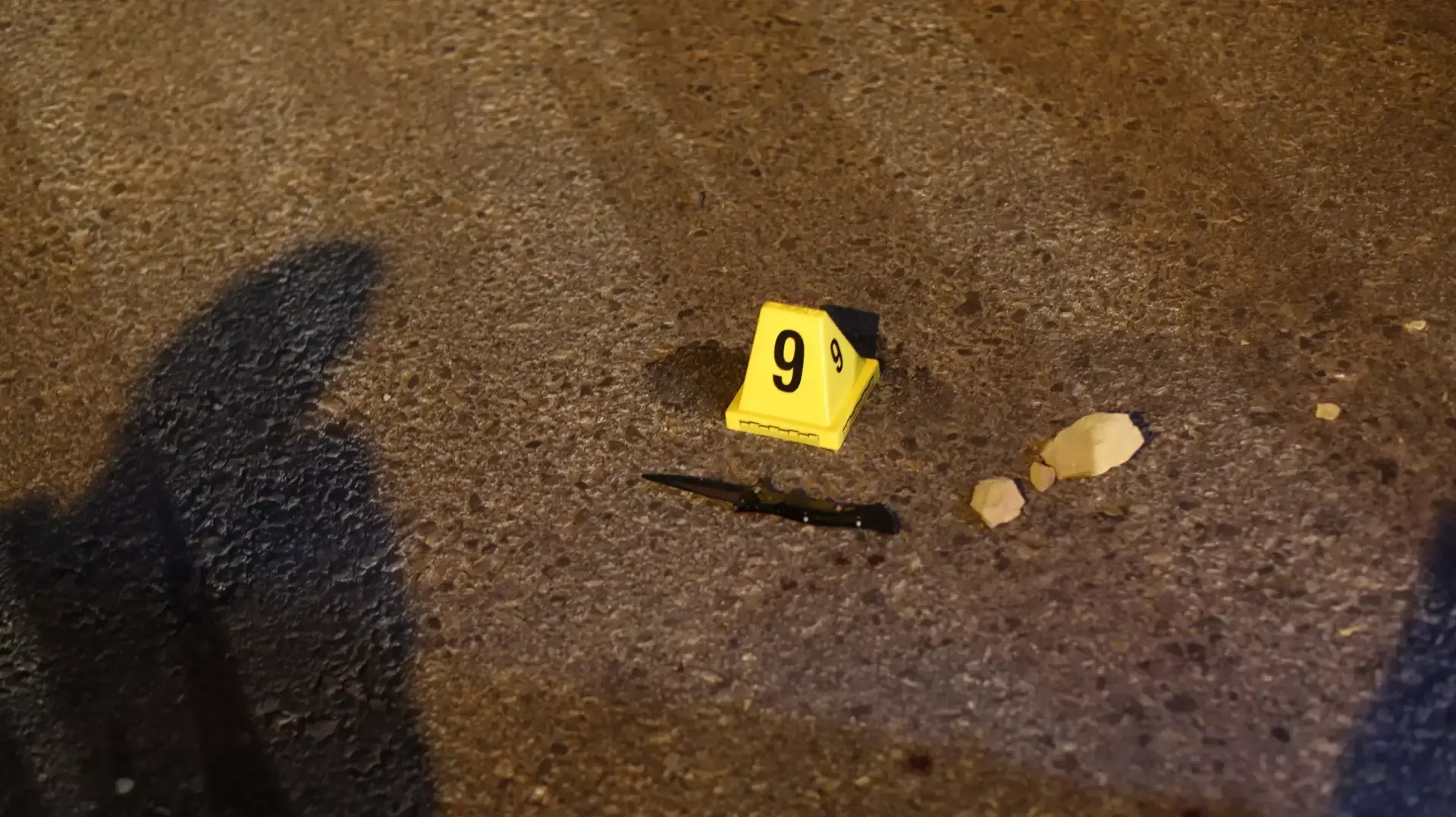 הסכין שאיתה דקר המחבל הפלסטיני את האזרחים בצומת אלון שבות שבגוש עציון הסכין שאיתה דקר המחבל הפלסטיני את האזרחים בצומת אלון שבות שבגוש עציון