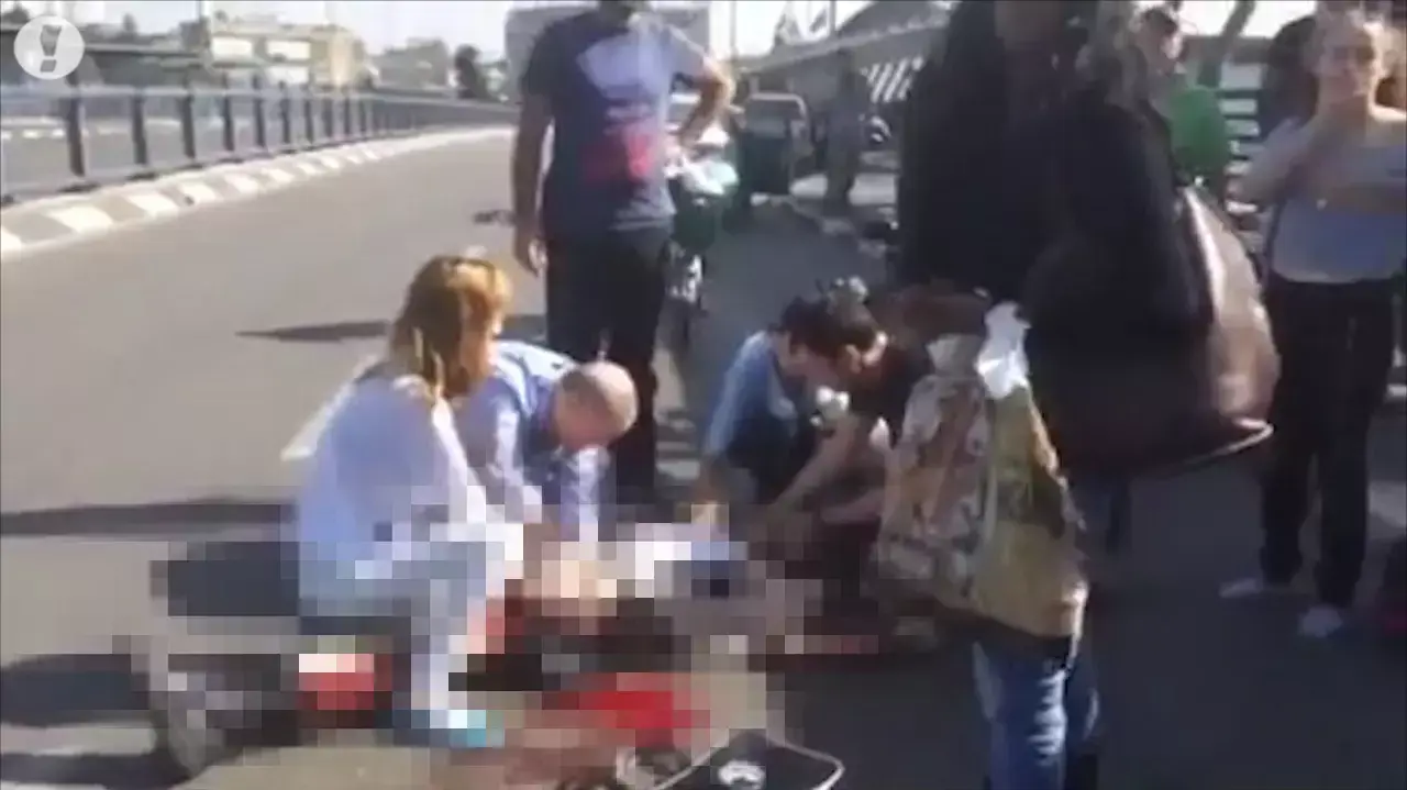 פיגוע דקירה בתחנת רכבת ההגנה: חייל נרצח, המחבל נעצר
