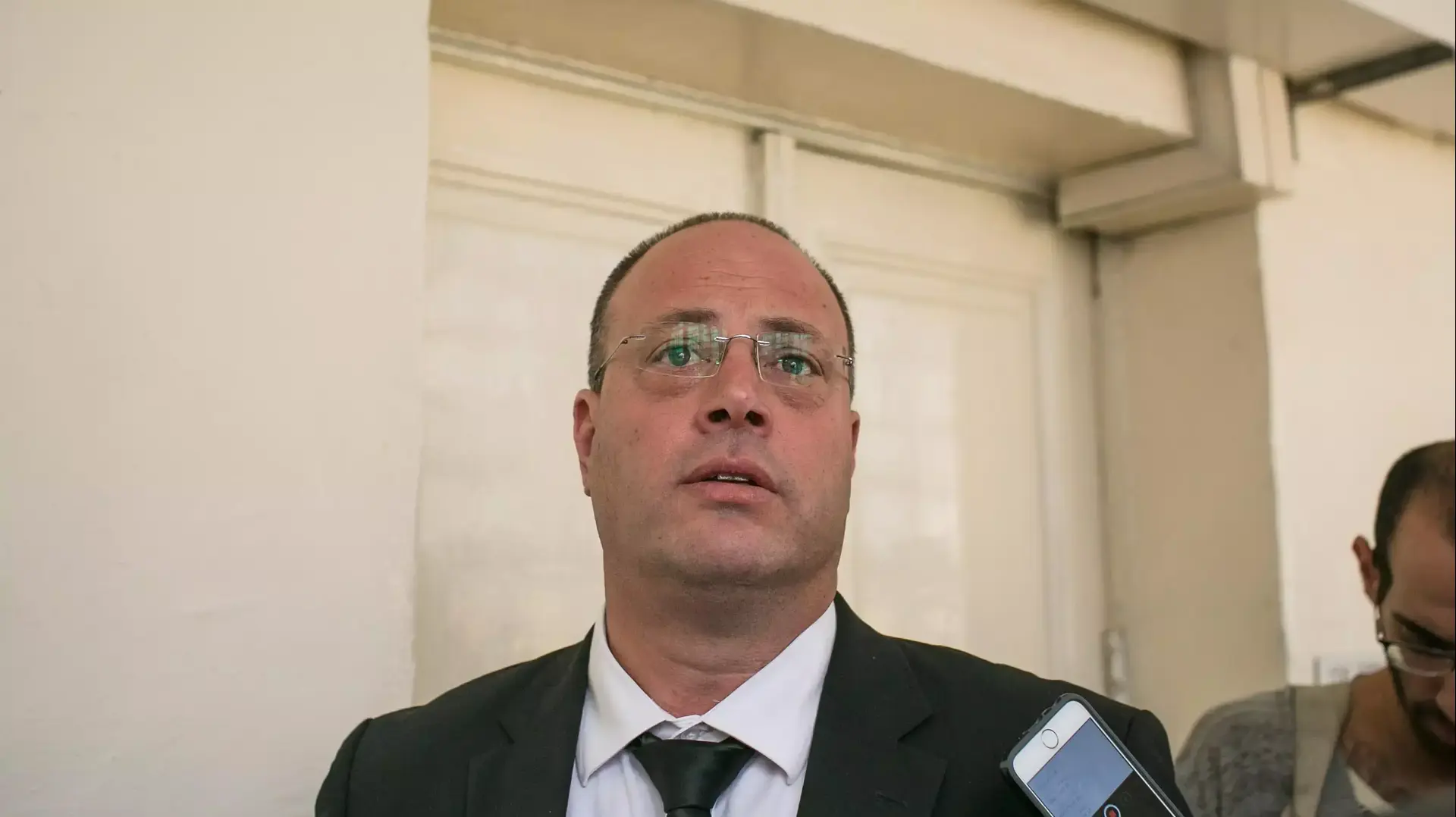 עו"ד בני כץ בהארכת מעצר לשוטר מג"ב שירה בפלסטיני בביתוניא, נובמבר 2014 עו"ד בני כץ בהארכת מעצר לשוטר מג"ב שירה בפלסטיני בביתוניא, נובמבר 2014