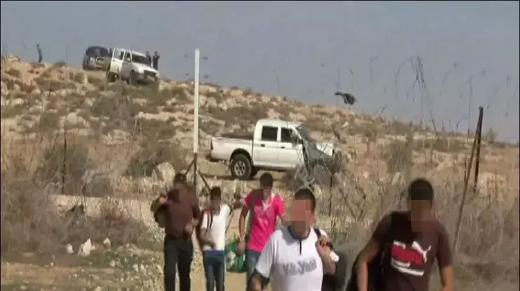 תיעוד: הגדר פרוצה - פלסטינים מסתננים לתוך שטח ישראל