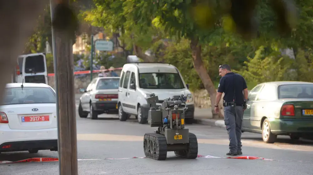 חבלנים בזירת המטענים ברחוב משה סנה בבת ים, נובמבר 2014 חבלנים בזירת המטענים ברחוב משה סנה בבת ים, נובמבר 2014