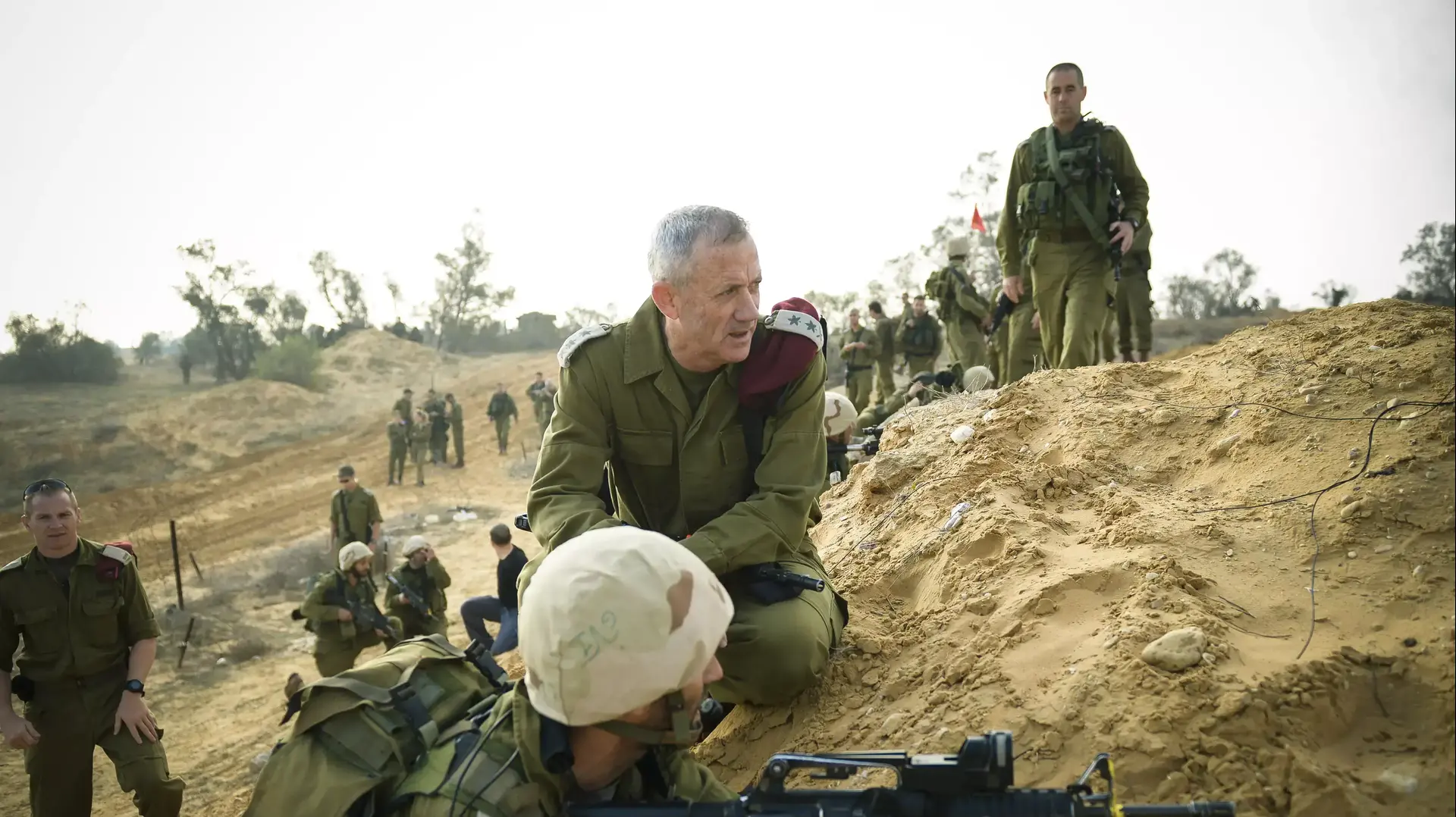 הרמטכ"ל, רא"ל בנימין (בני) גנץ, באימון חטיבתי של יחידת העילית במילואים של פיקוד המרכז, נובמבר 2014 הרמטכ"ל, רא"ל בנימין (בני) גנץ, באימון חטיבתי של יחידת העילית במילואים של פיקוד המרכז, נובמבר 2014