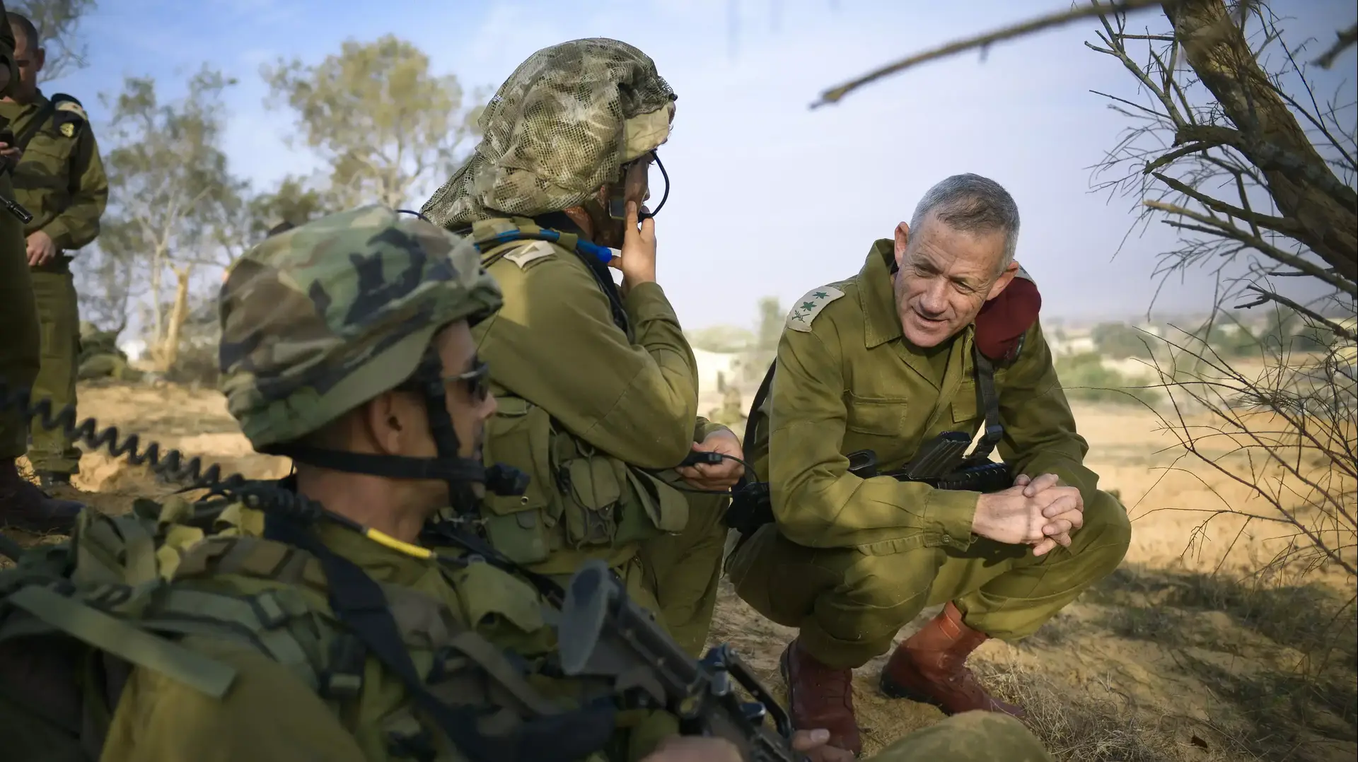 הרמטכ"ל, רא"ל בנימין (בני) גנץ, באימון חטיבתי של יחידת העילית במילואים של פיקוד המרכז, נובמבר 2014 הרמטכ"ל, רא"ל בנימין (בני) גנץ, באימון חטיבתי של יחידת העילית במילואים של פיקוד המרכז, נובמבר 2014