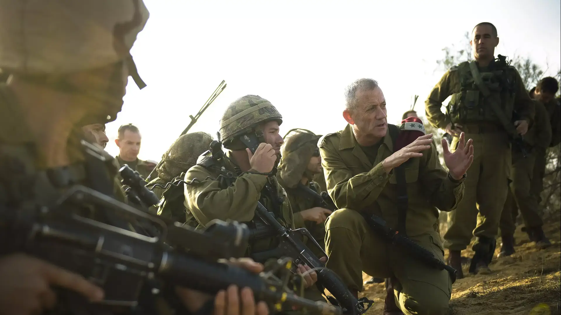 הרמטכ"ל, רא"ל בנימין (בני) גנץ, באימון חטיבתי של יחידת העילית במילואים של פיקוד המרכז, נובמבר 2014 הרמטכ"ל, רא"ל בנימין (בני) גנץ, באימון חטיבתי של יחידת העילית במילואים של פיקוד המרכז, נובמבר 2014