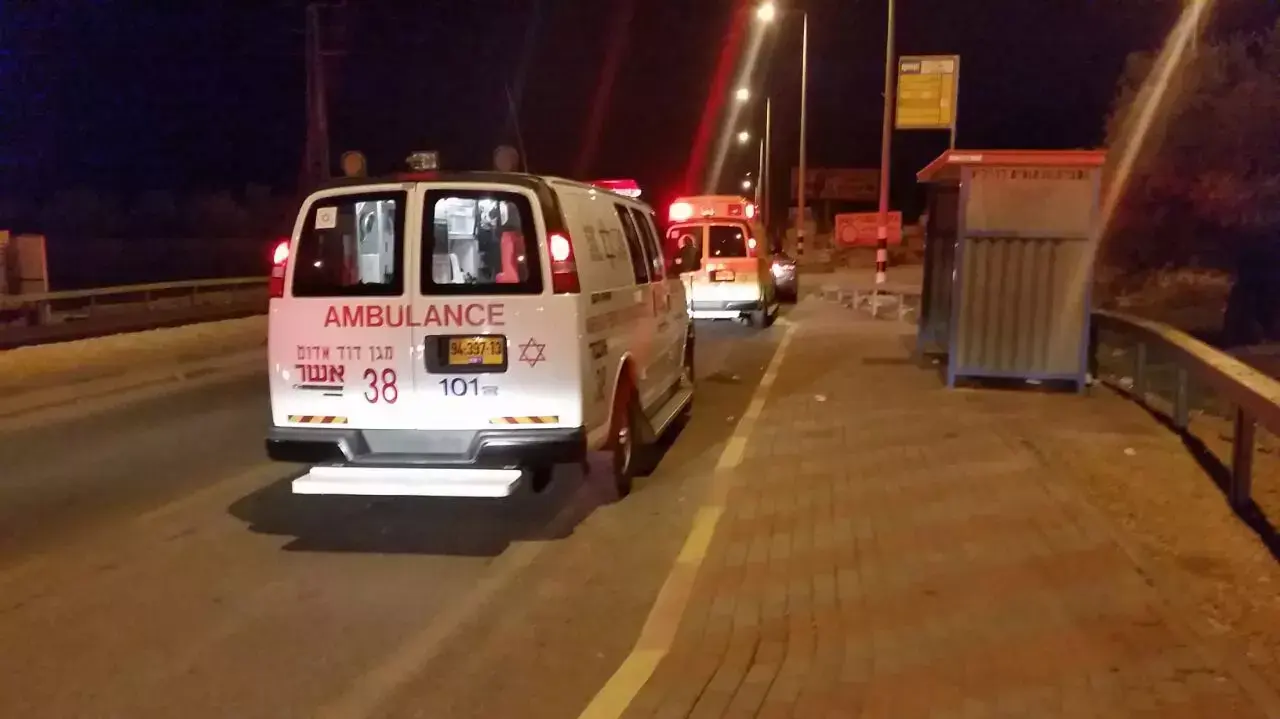 כוחות מד"א בכפר אבו סנאן בעקבות קטטה המונית, נובמבר 2014 כוחות מד"א בכפר אבו סנאן בעקבות קטטה המונית, נובמבר 2014