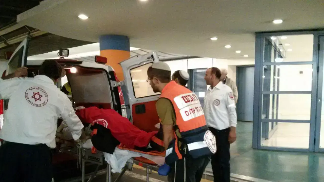 פינוי פצוע שנדקר ליד הכותל לבית החולים שערי צדק, ירושלים פינוי פצוע שנדקר ליד הכותל לבית החולים שערי צדק, ירושלים