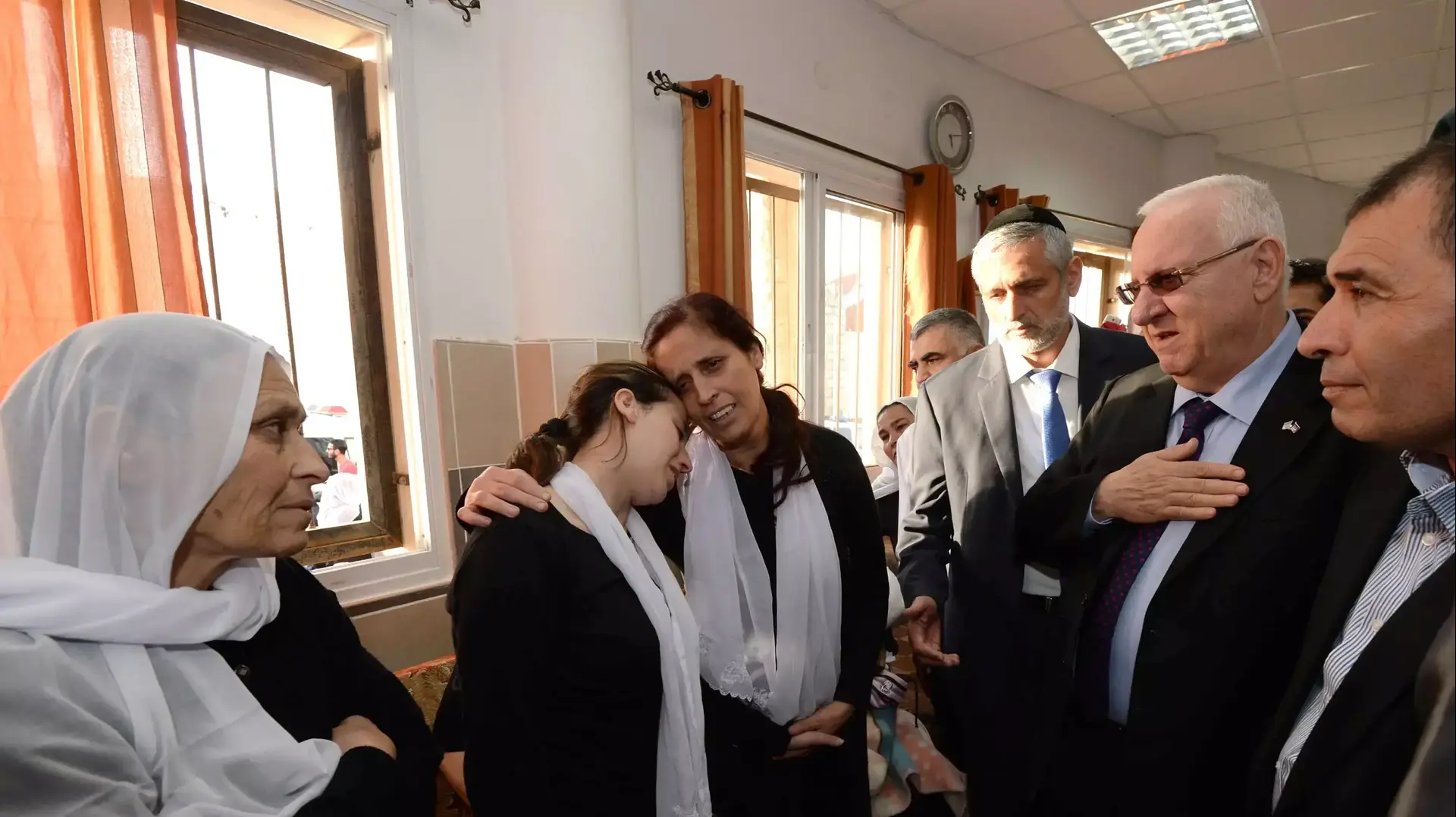 נשיא המדינה ראובן ריבלין בהלווייתו של זידאן סייף ב יאנוח-ג'ת נשיא המדינה ראובן ריבלין בהלווייתו של זידאן סייף ב יאנוח-ג'ת