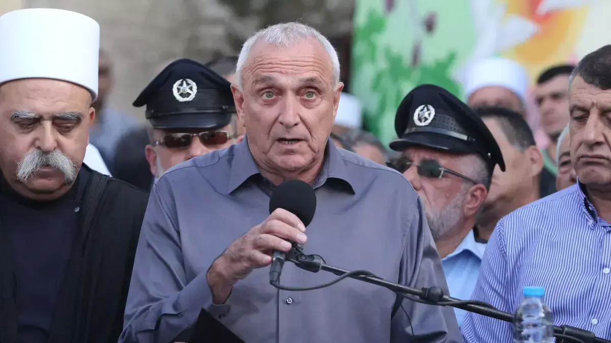 השר לביטחון פנים יצחק אהרונוביץ' בהלוויית זידאן סייף ב יאנוח-ג'ת השר לביטחון פנים יצחק אהרונוביץ' בהלוויית זידאן סייף ב יאנוח-ג'ת