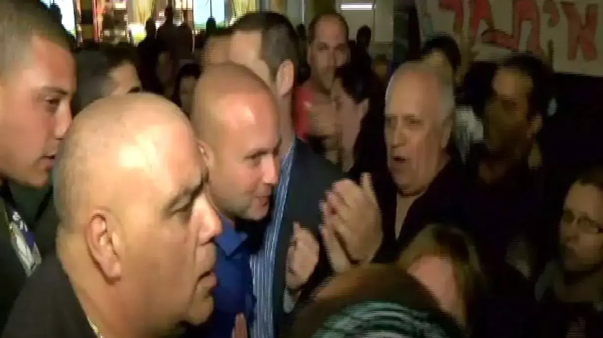 הפגנת תמיכה בראש עיריית אשקלון מול בניין העירייה, נובמבר 2014 הפגנת תמיכה בראש עיריית אשקלון מול בניין העירייה, נובמבר 2014
