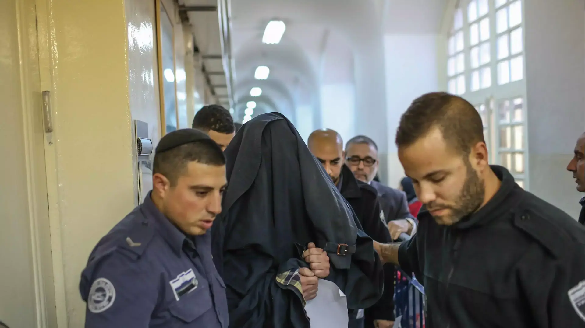 מורה החשוד במעשי סדום בתלמידיו מובא להארכת מעצר בבית משפט השלום ירושלים מורה החשוד במעשי סדום בתלמידיו מובא להארכת מעצר בבית משפט השלום ירושלים