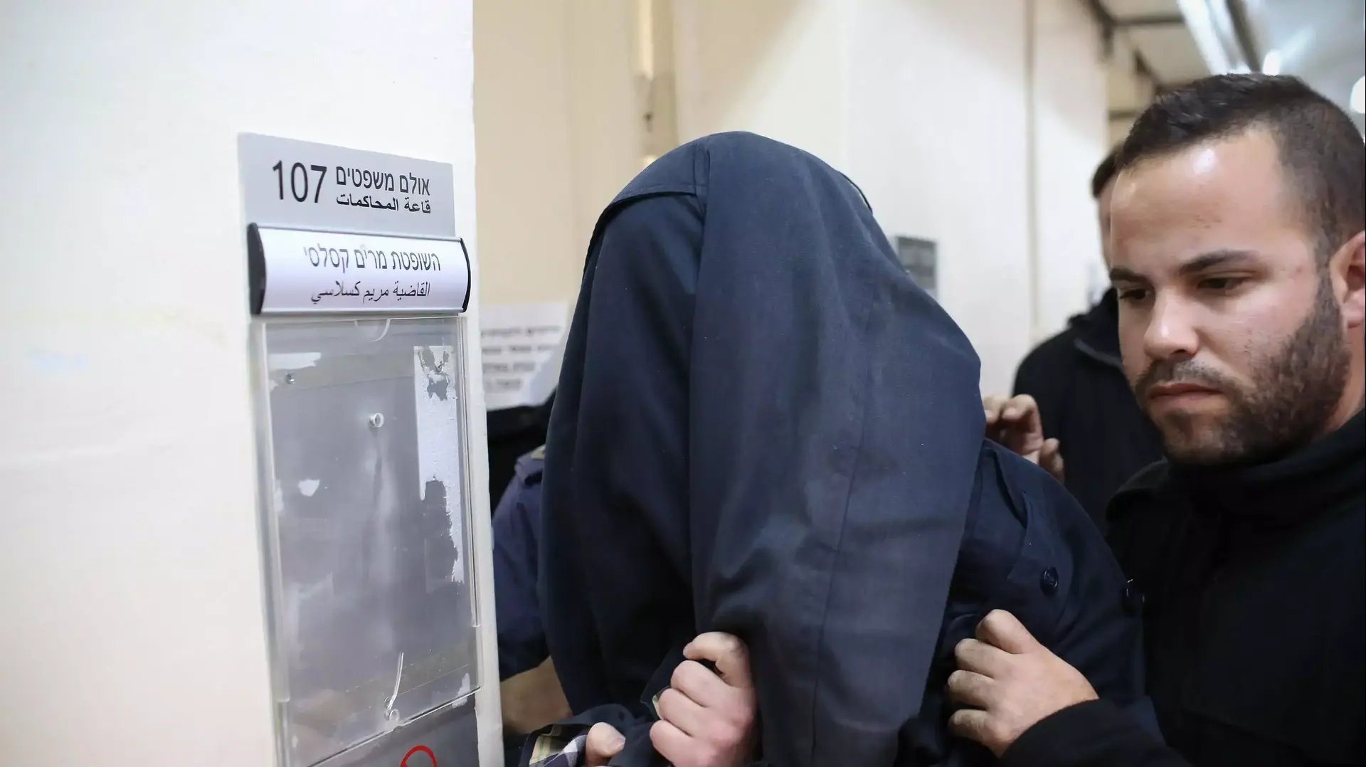 מורה החשוד במעשי סדום בתלמידיו מובא להארכת מעצר בבית משפט השלום ירושלים מורה החשוד במעשי סדום בתלמידיו מובא להארכת מעצר בבית משפט השלום ירושלים