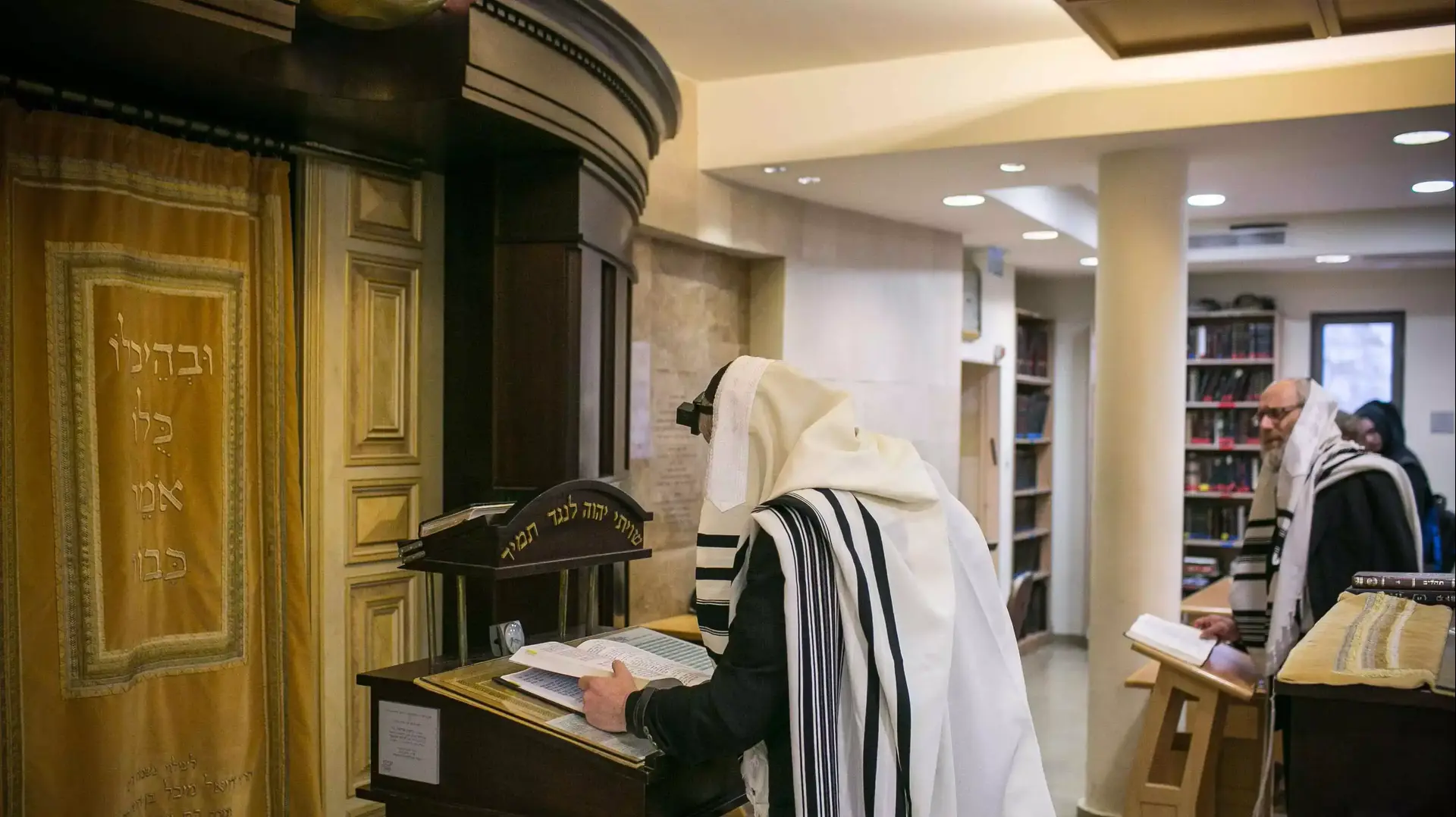 בית הכנסת בשכונת הר נוף בירושלים שבוע אחרי הפיגוע, נובמבר 2014 בית הכנסת בשכונת הר נוף בירושלים שבוע אחרי הפיגוע, נובמבר 2014