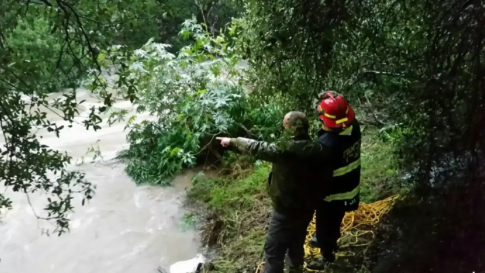 צעירים חולצו מנחל שורק צעירים חולצו מנחל שורק