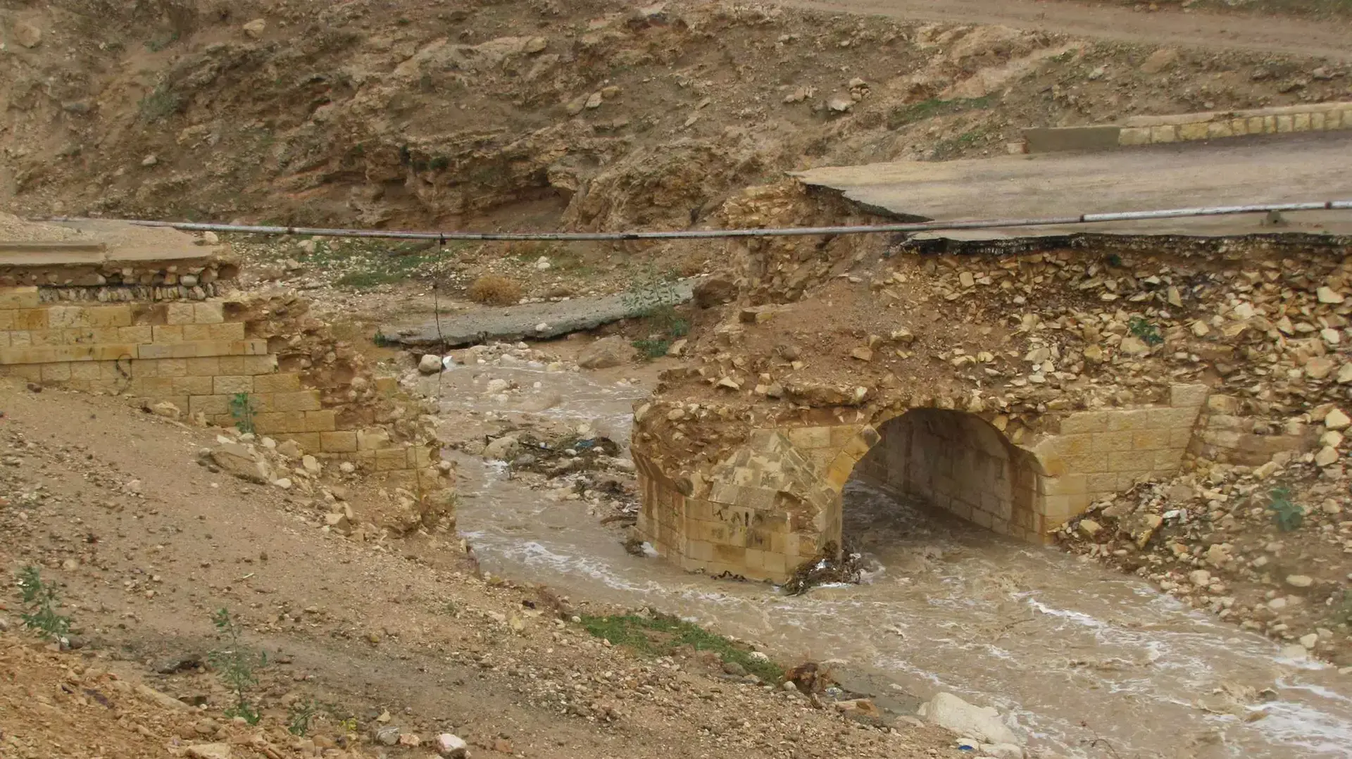 שיטפון בנחל אוג שיטפון בנחל אוג