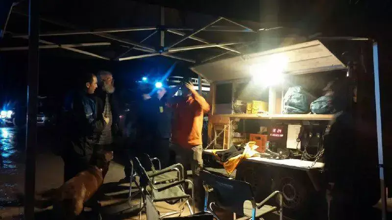 חילוץ שני המטיילים בנחל אוג חילוץ שני המטיילים בנחל אוג