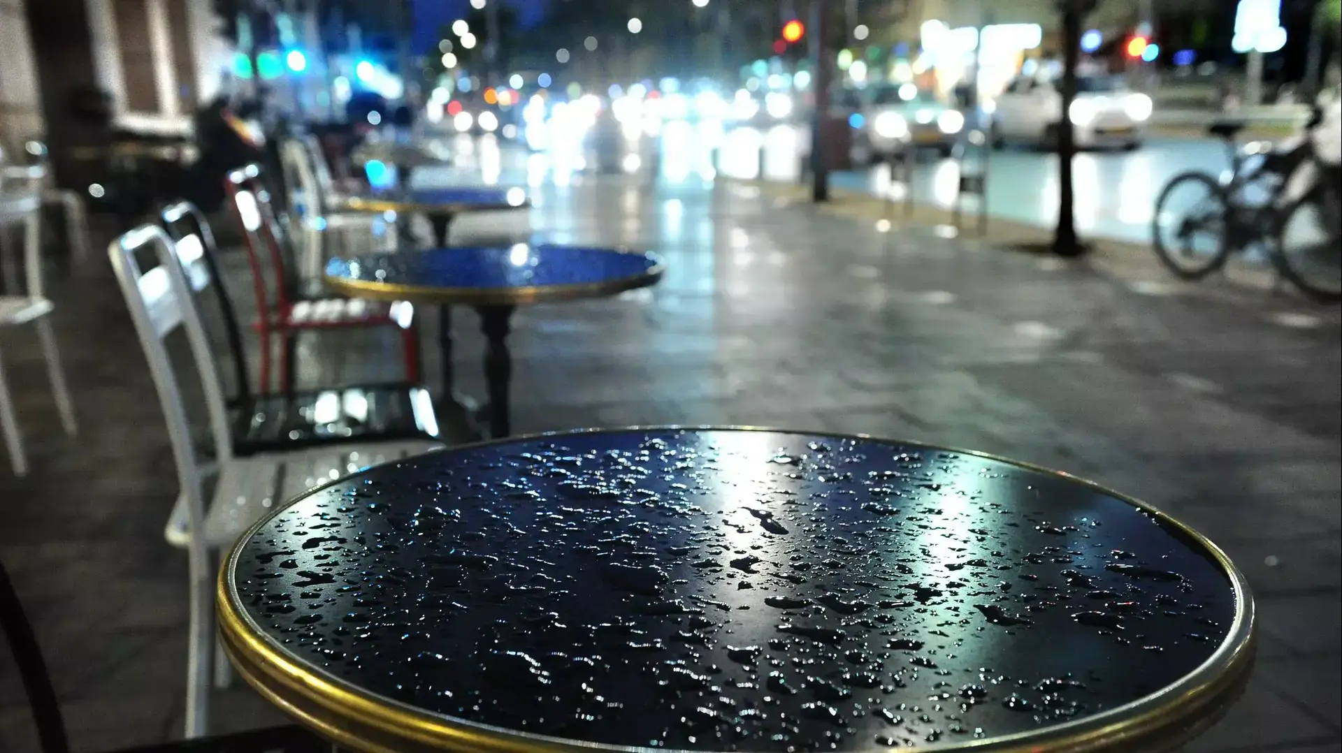 אחרי הגשם ברחוב אבן גבירול, תל אביב אחרי הגשם ברחוב אבן גבירול, תל אביב