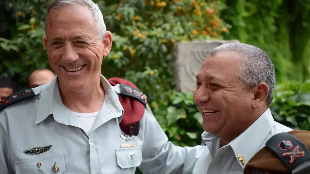 הרמטכ"ל בני גנץ ומחליפו המיועד האלוף גדי איזנקוט