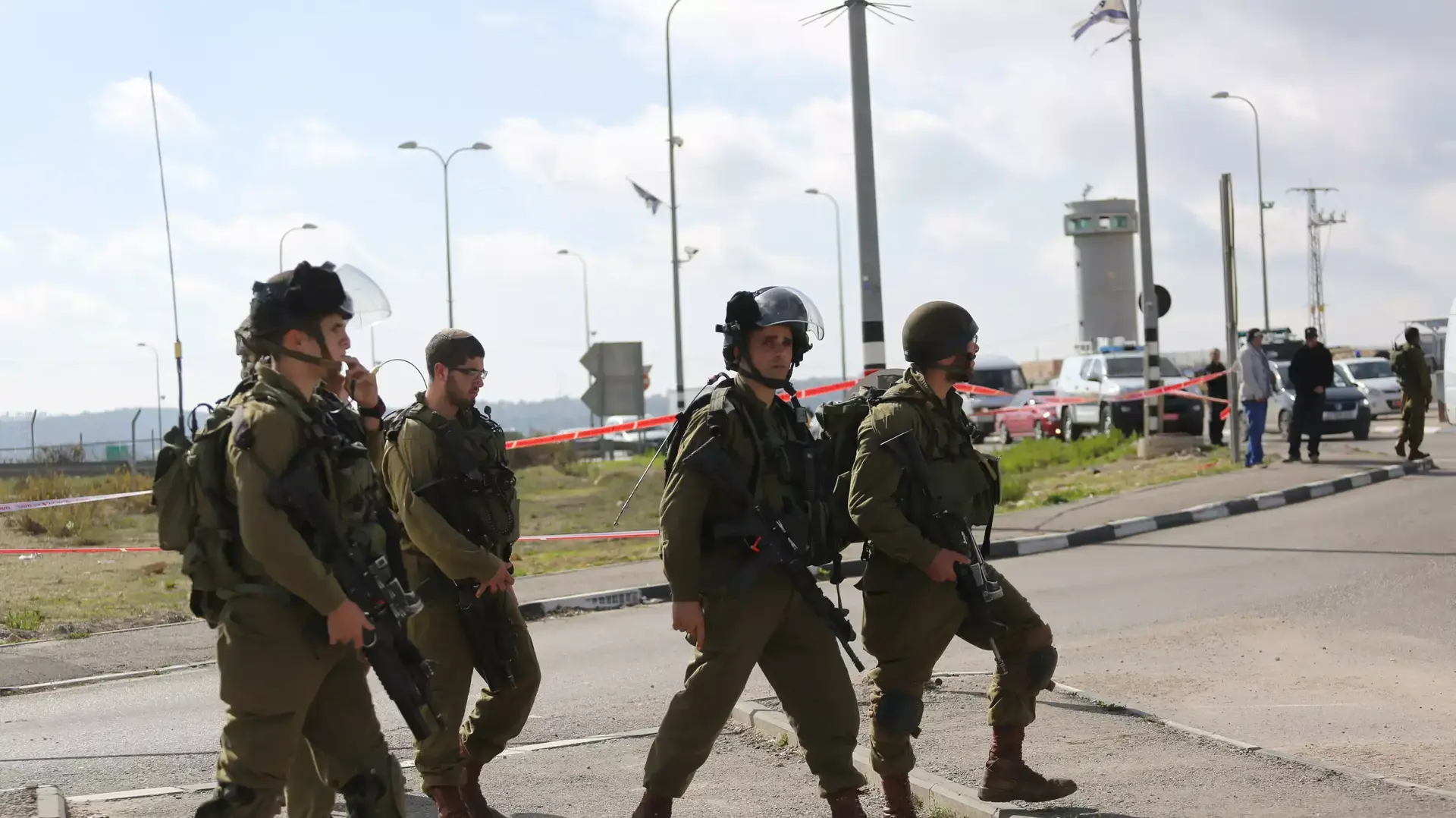 חשש לפיגוע דקירה בצומת הגוש, נובמבר 20134 חשש לפיגוע דקירה בצומת הגוש, נובמבר 20134
