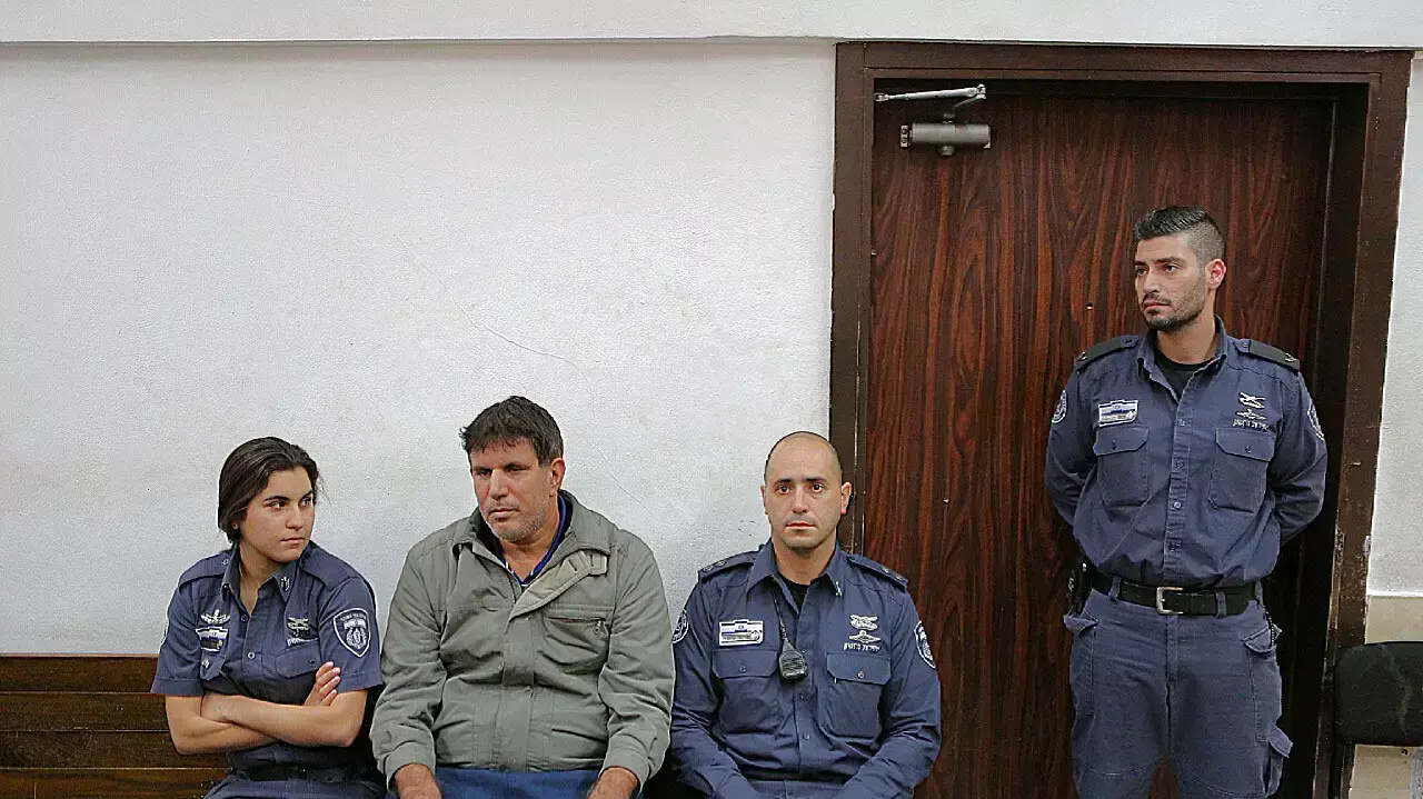 מנהל הפועל פתח תקווה, עופר צברי, שוחרר למעצר בית, נובמבר 2013 מנהל הפועל פתח תקווה, עופר צברי, שוחרר למעצר בית, נובמבר 2013