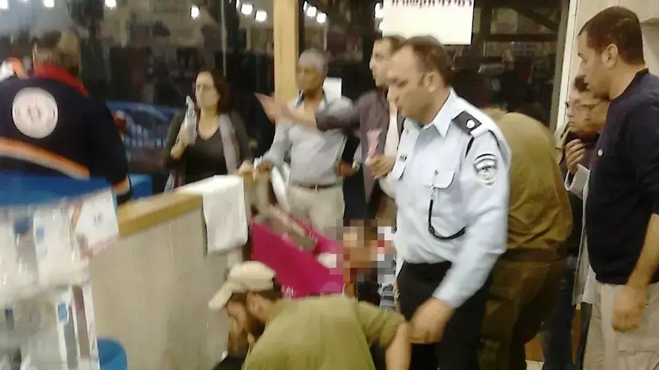 פיגוע דקירה בסניף של רמי לוי במישור אדומים פיגוע דקירה בסניף של רמי לוי במישור אדומים