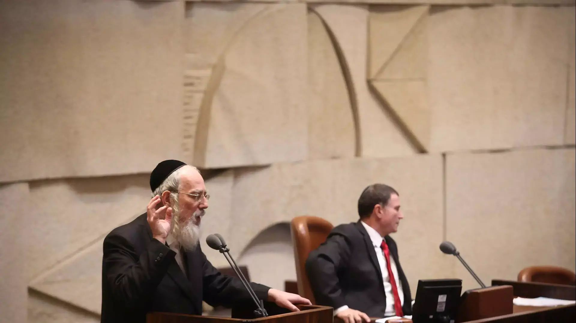 ח"כ ישראל אייכלר במליאת הכנסת לפני קריאה ראשונה של חוק פיזור הכנסת ח"כ ישראל אייכלר במליאת הכנסת לפני קריאה ראשונה של חוק פיזור הכנסת