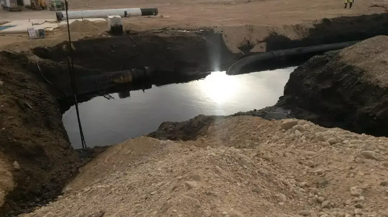 דליפת הנפט ליד באר אורה, באזור כביש הערבה דליפת הנפט ליד באר אורה, באזור כביש הערבה