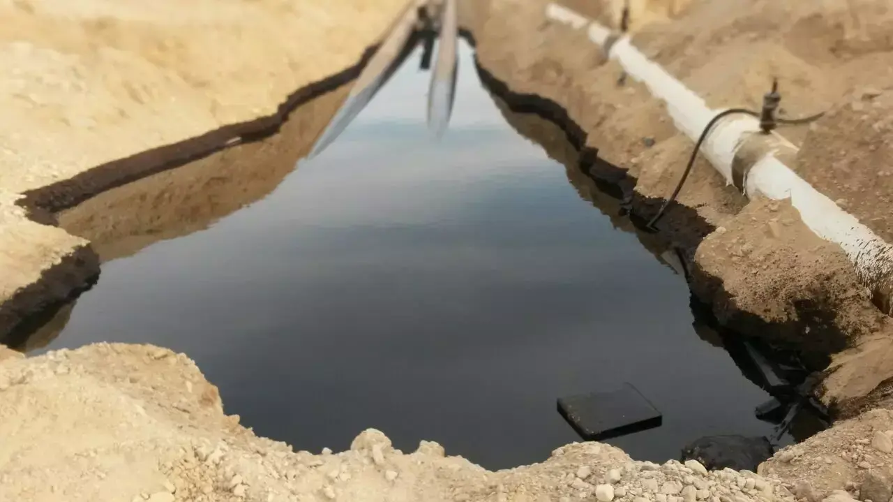 דליפת הנפט ליד באר אורה, באזור כביש הערבה דליפת הנפט ליד באר אורה, באזור כביש הערבה