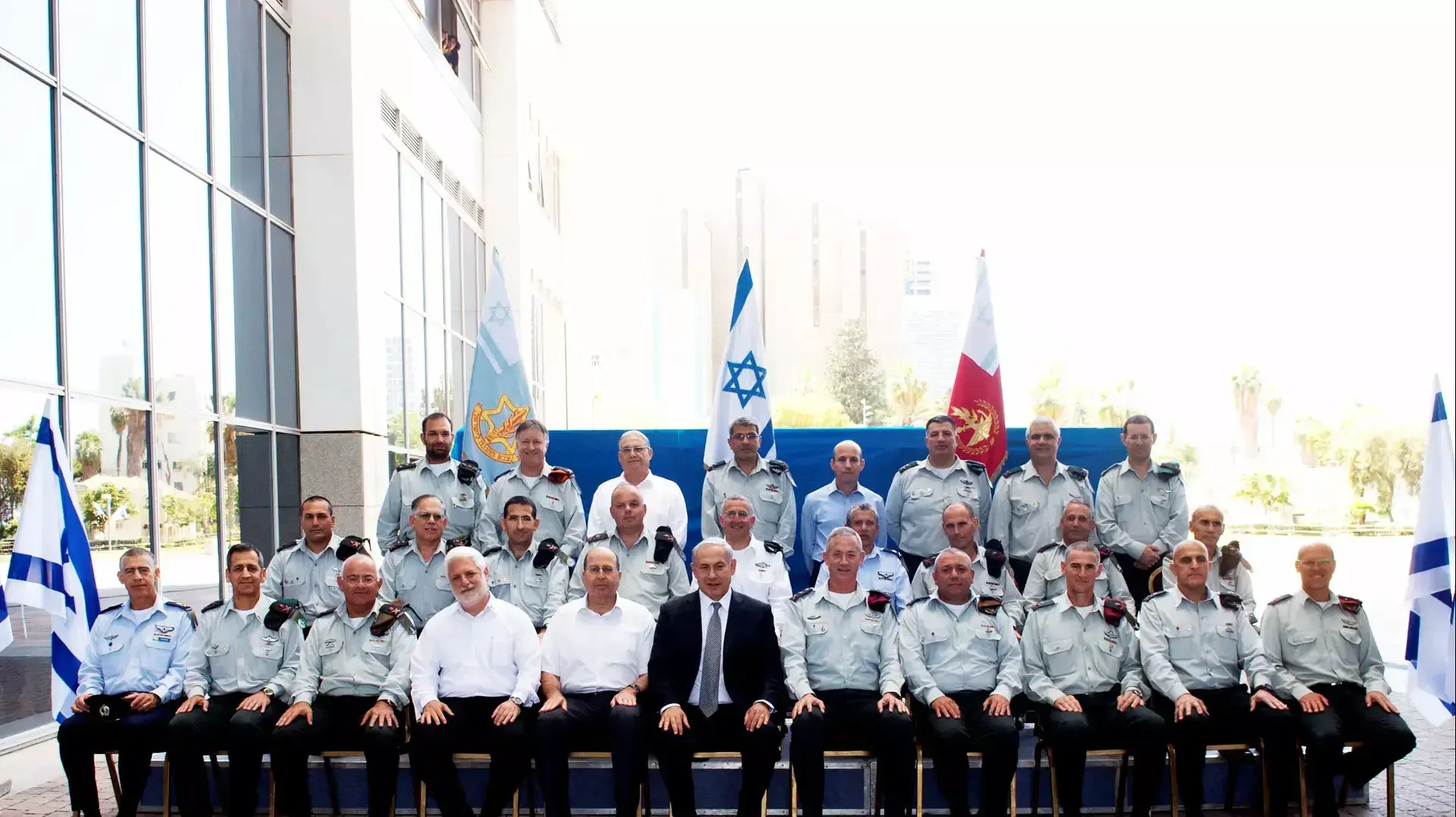 הרמת כוסית של פורום מטכ"ל לכבוד יום העצמאות בהשתתפות ראש הממשלה, שר הביטחון והרמטכ"ל. מאי 2014 הרמת כוסית של פורום מטכ"ל לכבוד יום העצמאות בהשתתפות ראש הממשלה, שר הביטחון והרמטכ"ל. מאי 2014