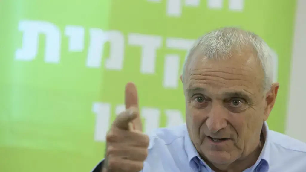 השר לביטחון הפנים יצחק אהרונוביץ' נואם בפני סטודנטים בקריה האקדמית אונו, 4 בדצמבר 2014 השר לביטחון הפנים יצחק אהרונוביץ' נואם בפני סטודנטים בקריה האקדמית אונו, 4 בדצמבר 2014