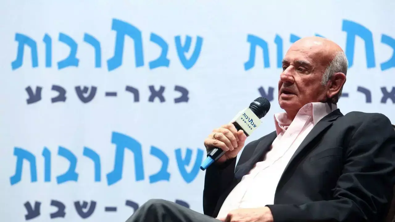 יעקב פרי במהלך אירוע "שבתרבות" בבאר שבע, 06 בנובמבר 2014 יעקב פרי במהלך אירוע "שבתרבות" בבאר שבע, 06 בנובמבר 2014