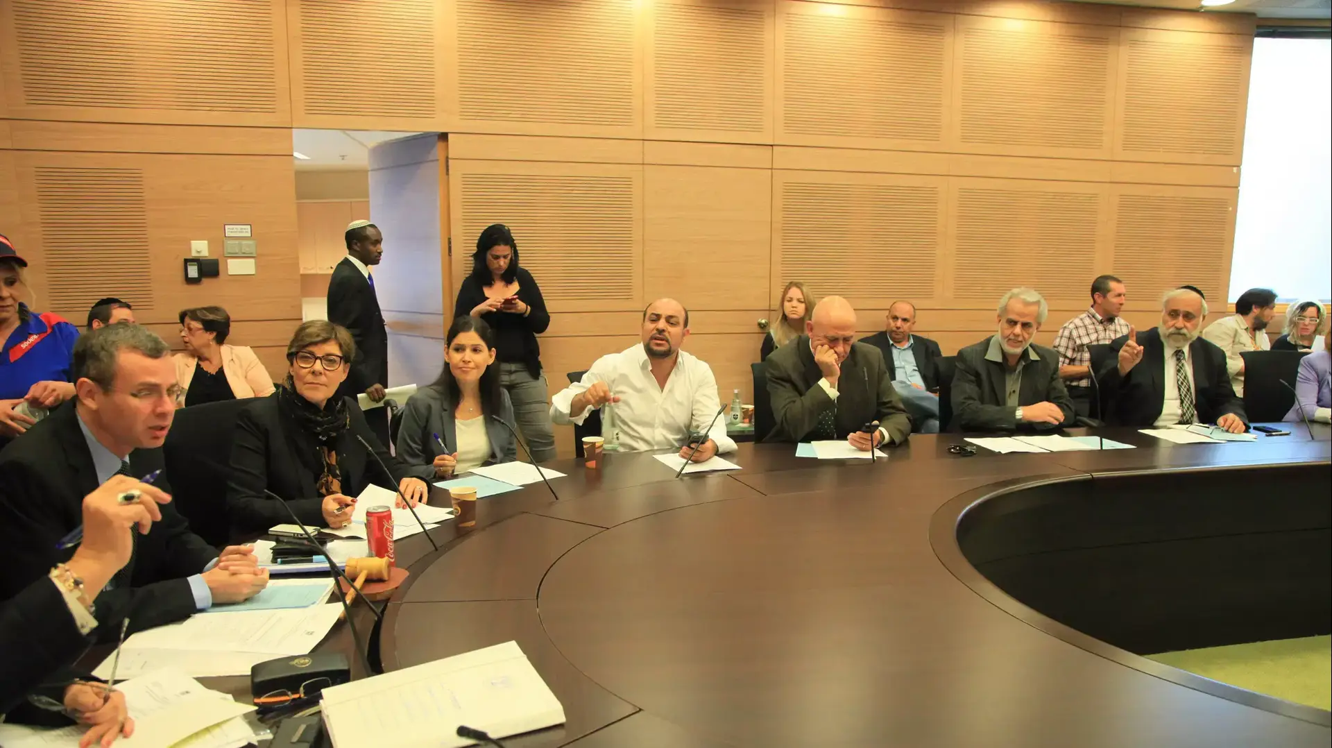 ועדת הכנסת בראשות חה"כ יריב לוין אישרה את הצעת חוק התפזרות הכנסת להכנה לקריאה שניה ושלישית, דצמבר 2014 ועדת הכנסת בראשות חה"כ יריב לוין אישרה את הצעת חוק התפזרות הכנסת להכנה לקריאה שניה ושלישית, דצמבר 2014