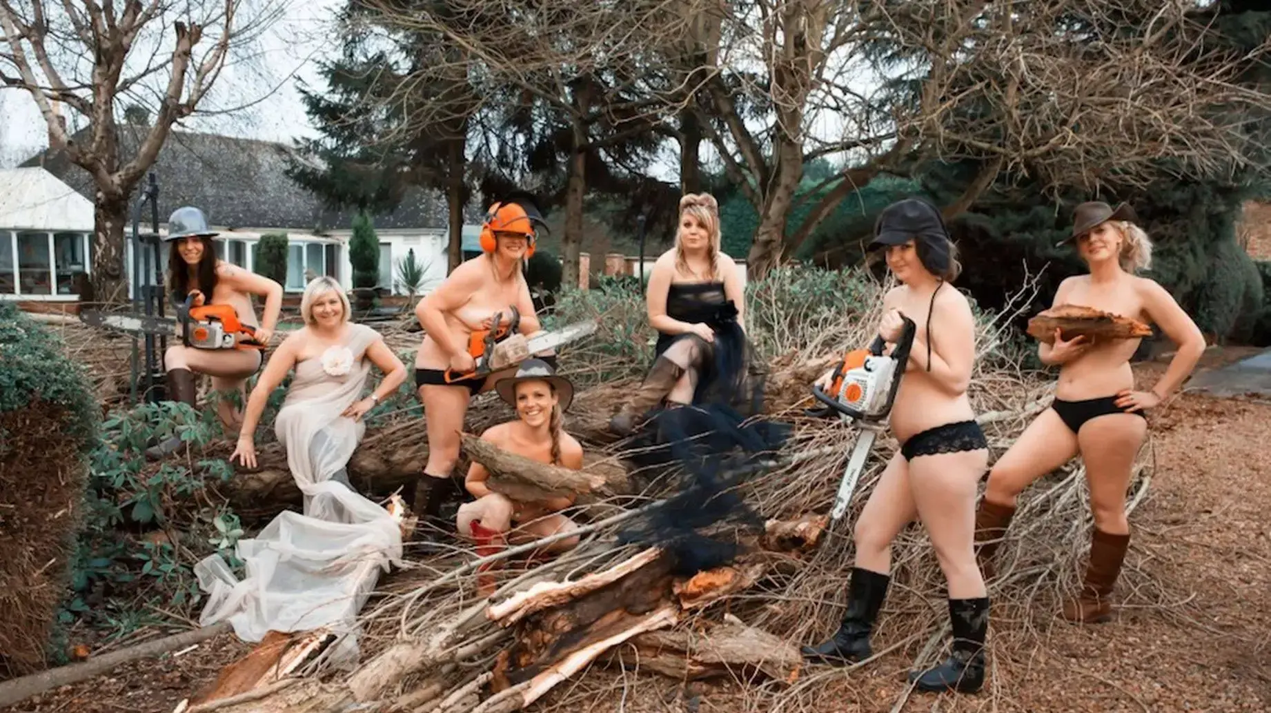לוח השנה Country Ladies Uncovered לוח השנה Country Ladies Uncovered