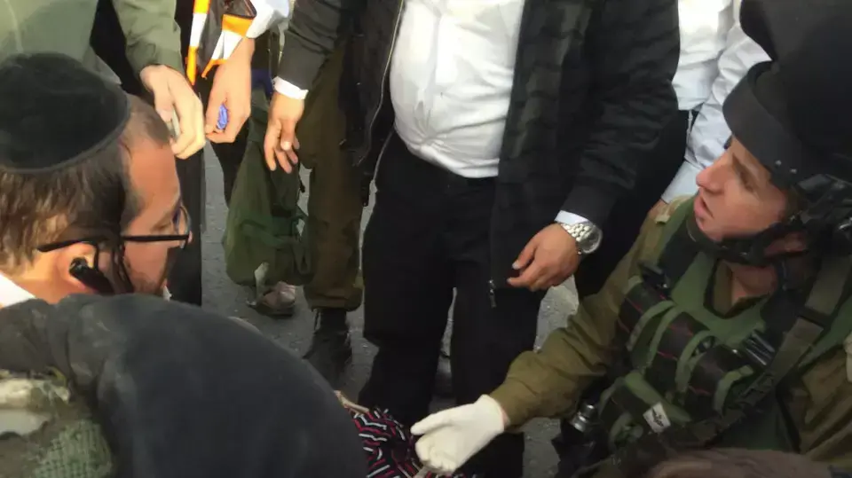 מחבל תקף משפחה בחומצה במחסום המנהרות שבאזור ירושלים, דצמבר 2014 מחבל תקף משפחה בחומצה במחסום המנהרות שבאזור ירושלים, דצמבר 2014