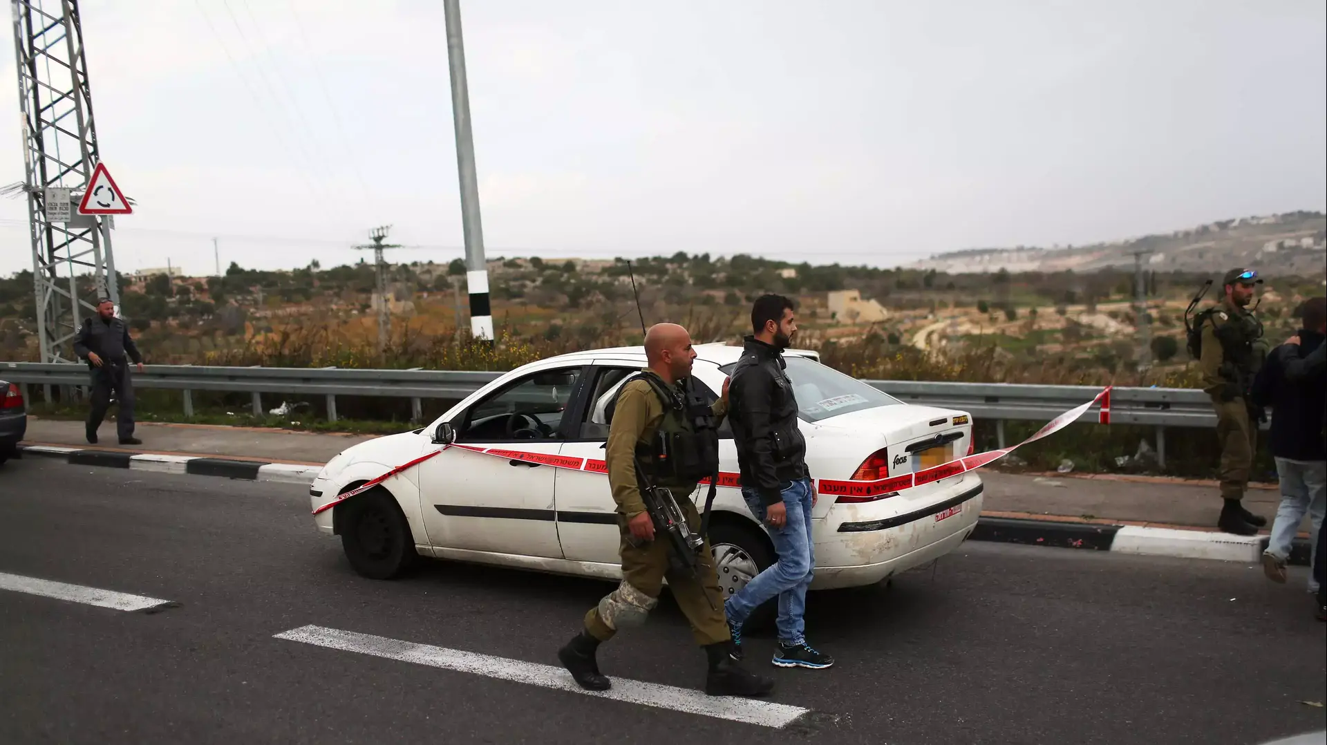 זירת פיגוע חומצה במחסום המנהרות זירת פיגוע חומצה במחסום המנהרות