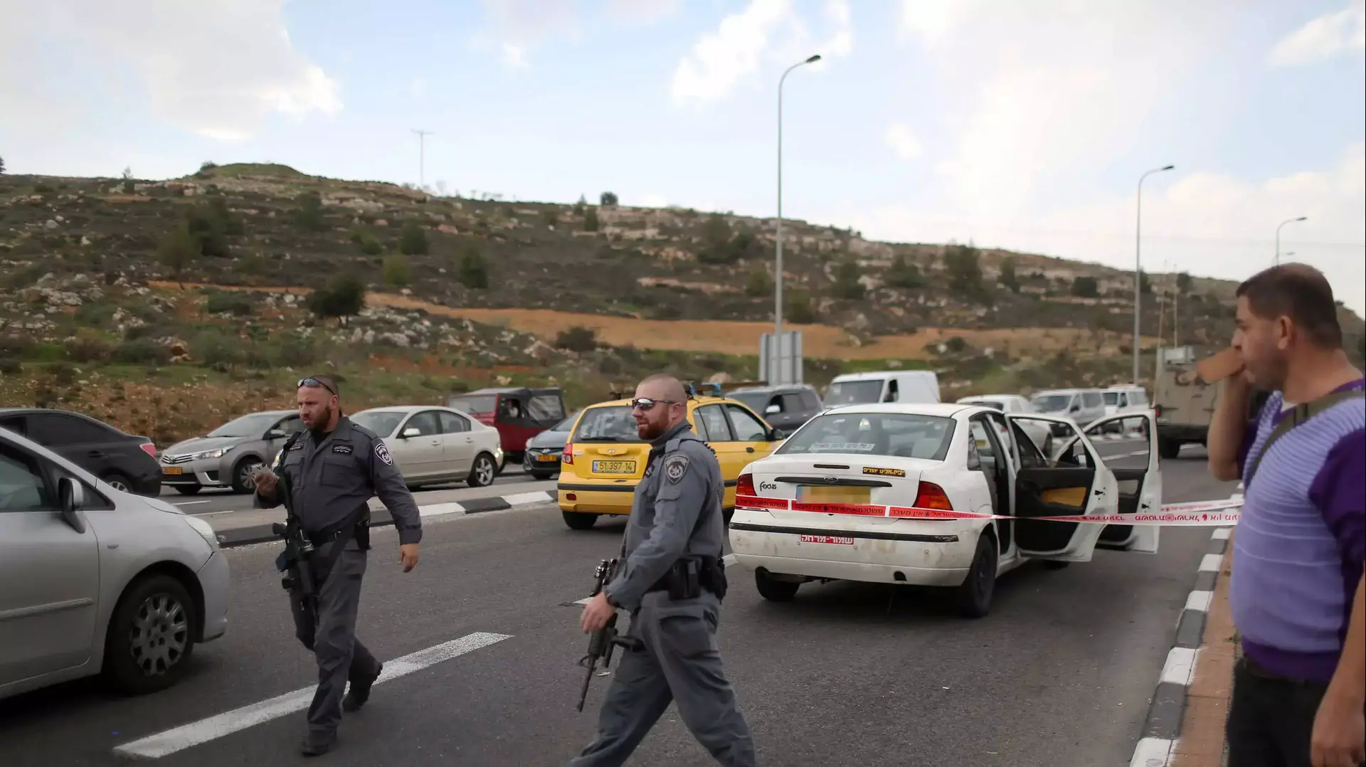 זירת פיגוע חומצה במחסום המנהרות זירת פיגוע חומצה במחסום המנהרות