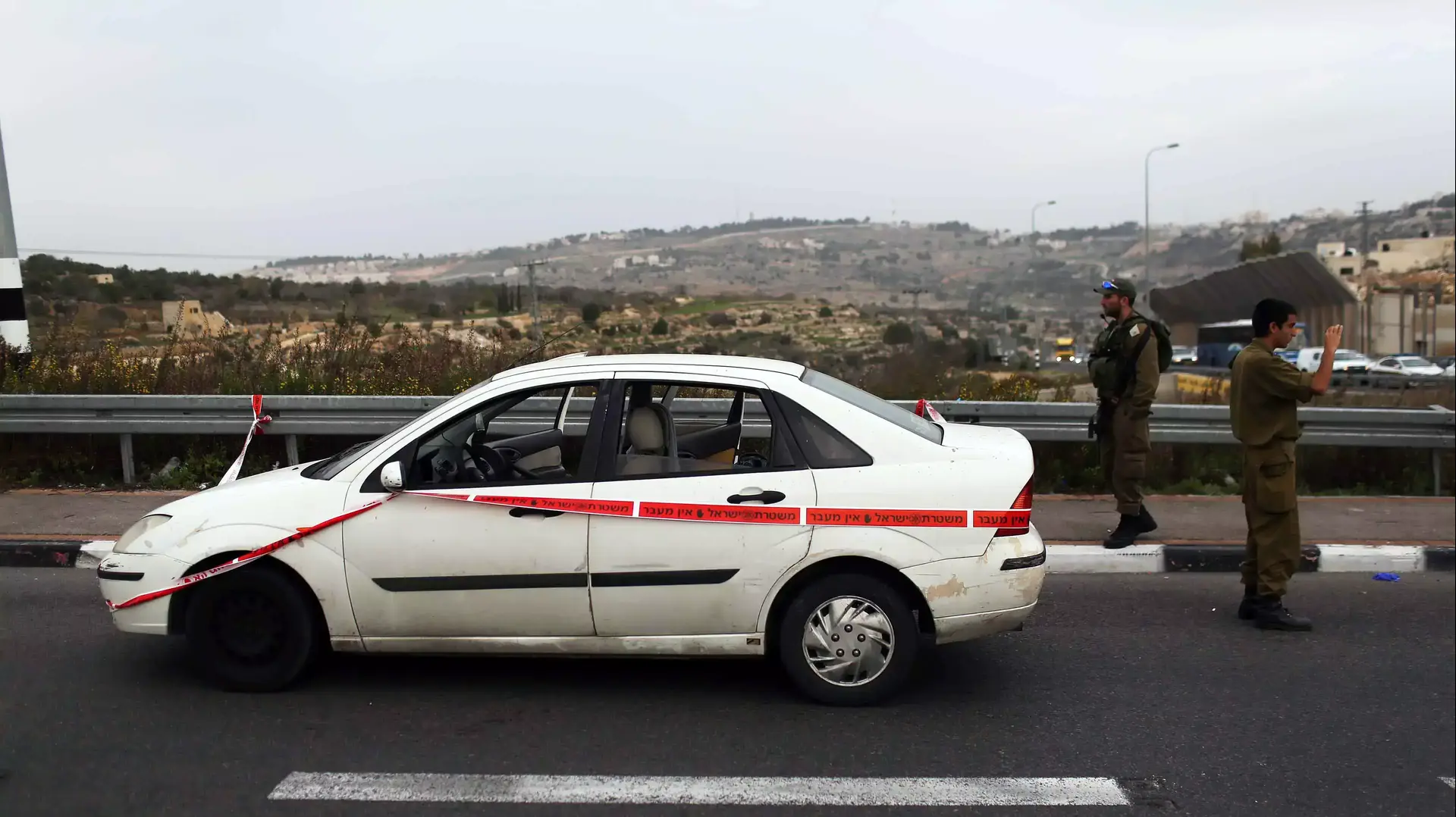 זירת פיגוע חומצה במחסום המנהרות זירת פיגוע חומצה במחסום המנהרות