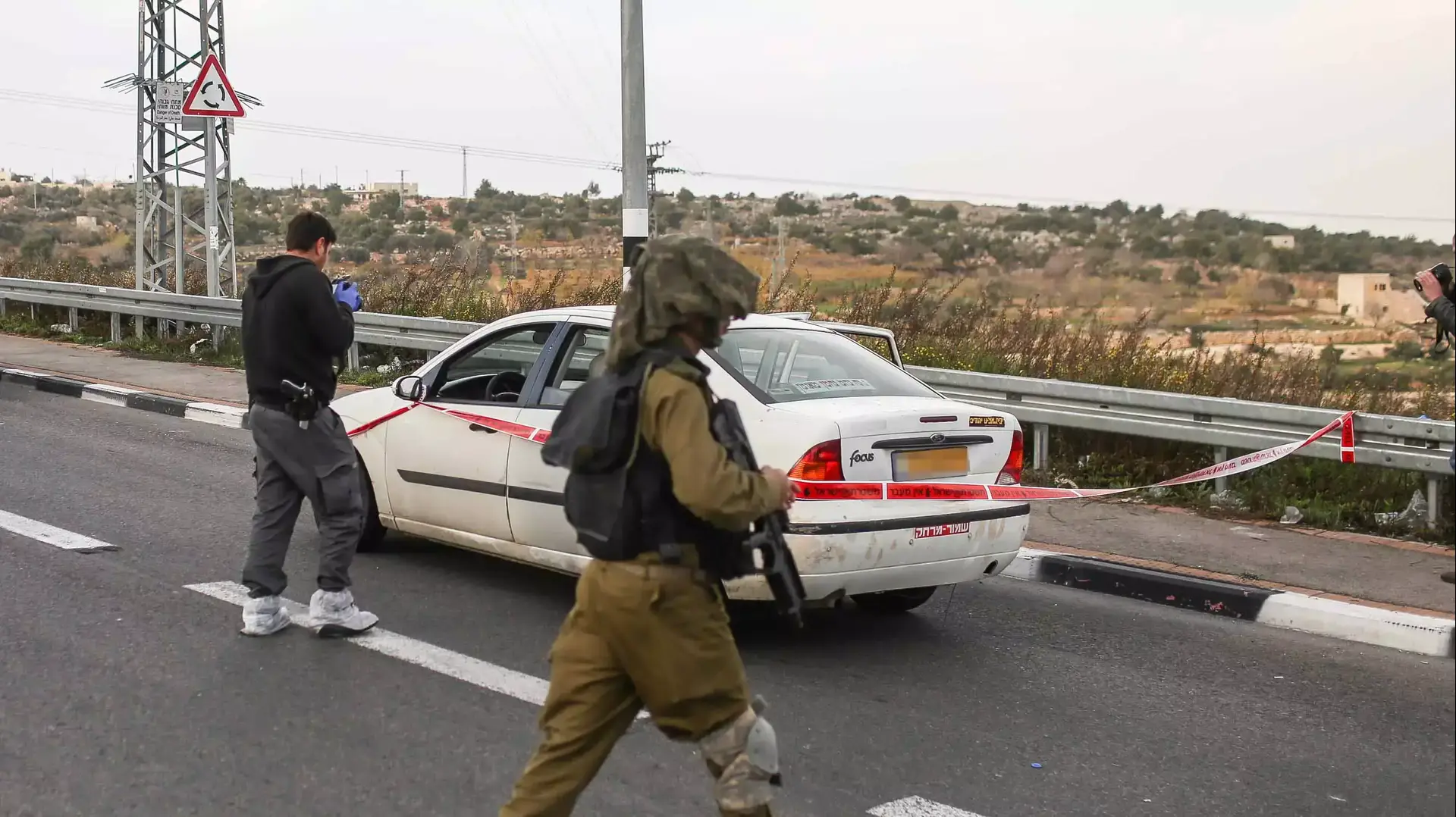 זירת פיגוע חומצה במחסום המנהרות זירת פיגוע חומצה במחסום המנהרות