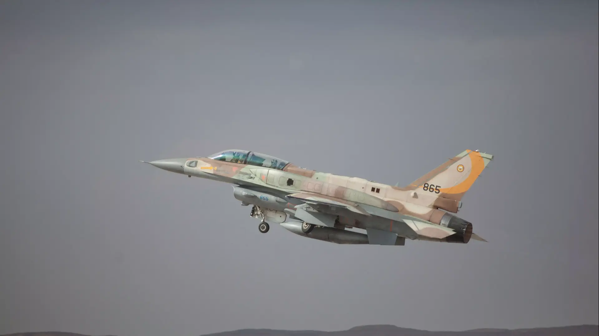 מטוס F-16 של חיל האוויר בבסיס בדרום הארץ  דצמבר 2014