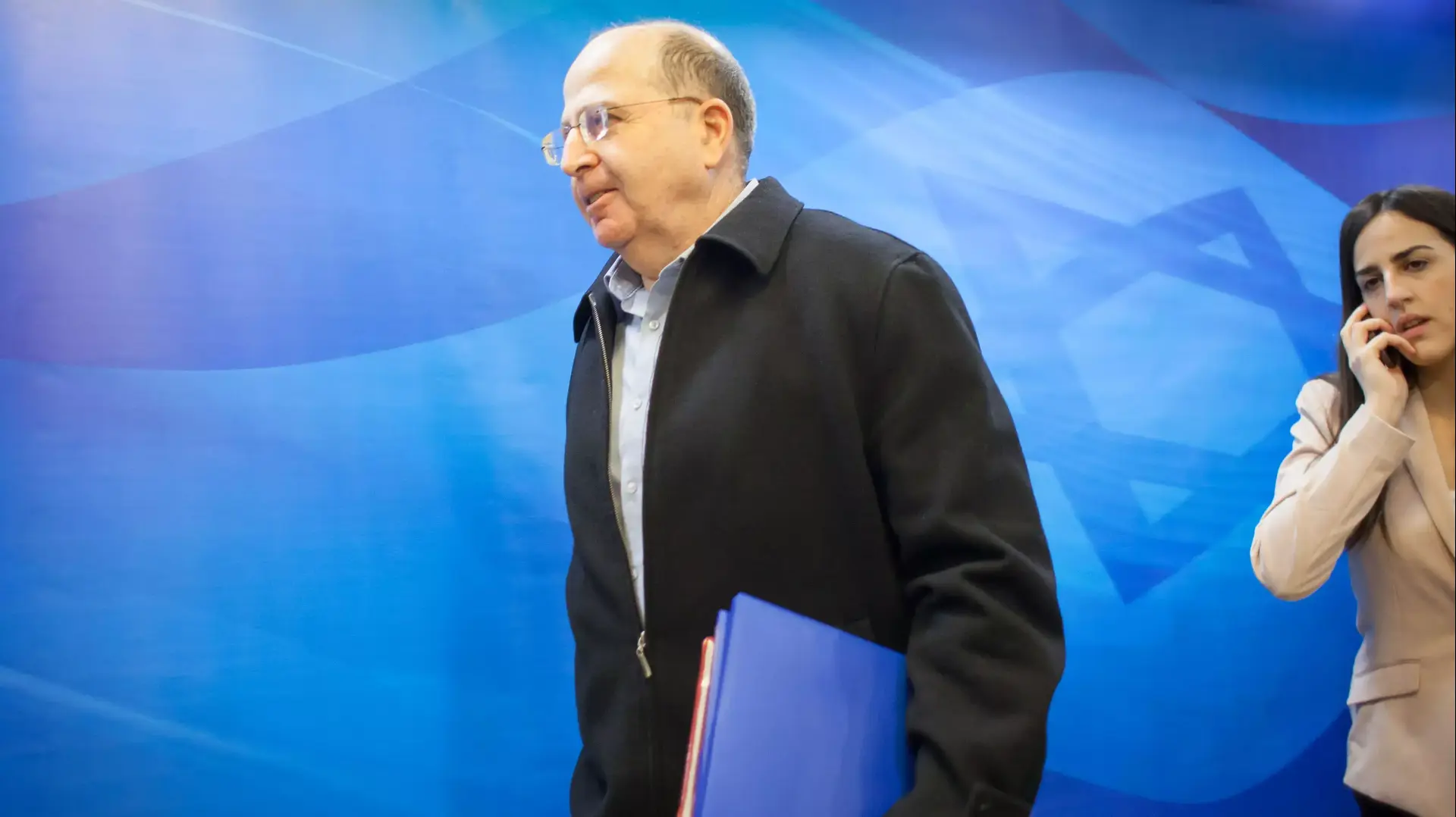 השר משה בוגי יעלון בישיבת ממשלה, דצמבר 2014 השר משה בוגי יעלון בישיבת ממשלה, דצמבר 2014