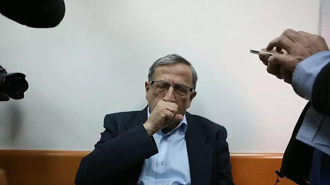 ישראל זינגר ראש עיריית רמת גן מובא להארכת מעצר בבית המשפט ראשון לציון ישראל זינגר ראש עיריית רמת גן מובא להארכת מעצר בבית המשפט ראשון לציון