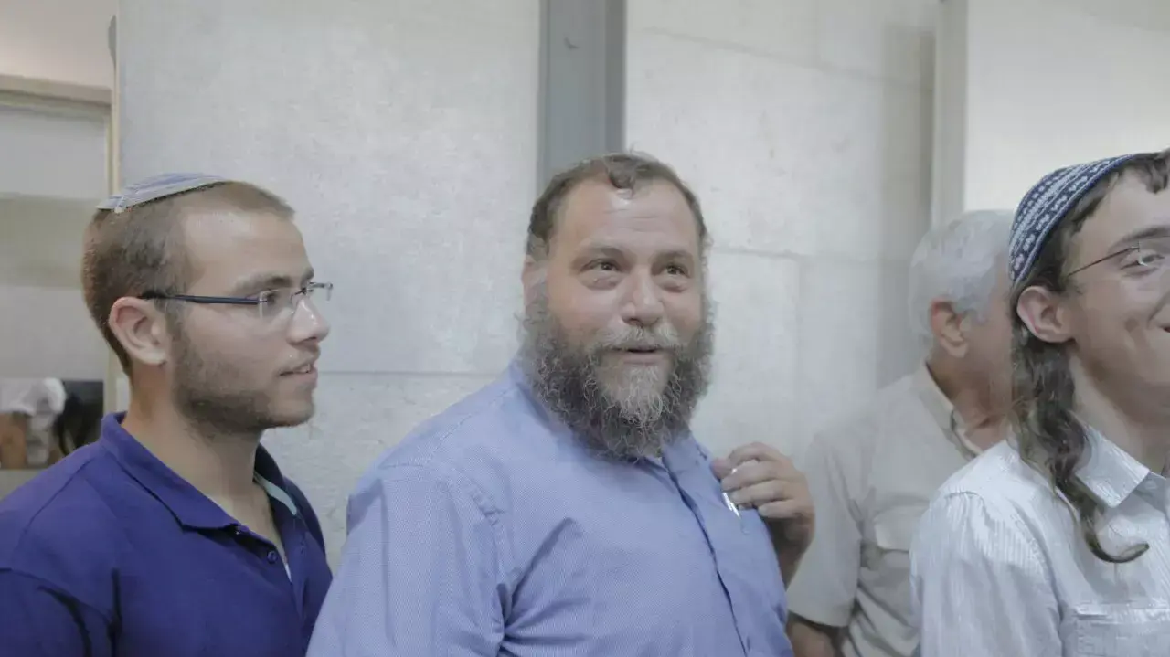 מנכ"ל להב"ה, בנצי גופשטיין, בדיון על צווי הרחקה מחתונתם של מחמוד מנסור ומורל מלכה, בבית משפט השלום בראשון לציון, אוגוסט 2014 מנכ"ל להב"ה, בנצי גופשטיין, בדיון על צווי הרחקה מחתונתם של מחמוד מנסור ומורל מלכה, בבית משפט השלום בראשון לציון, אוגוסט 2014