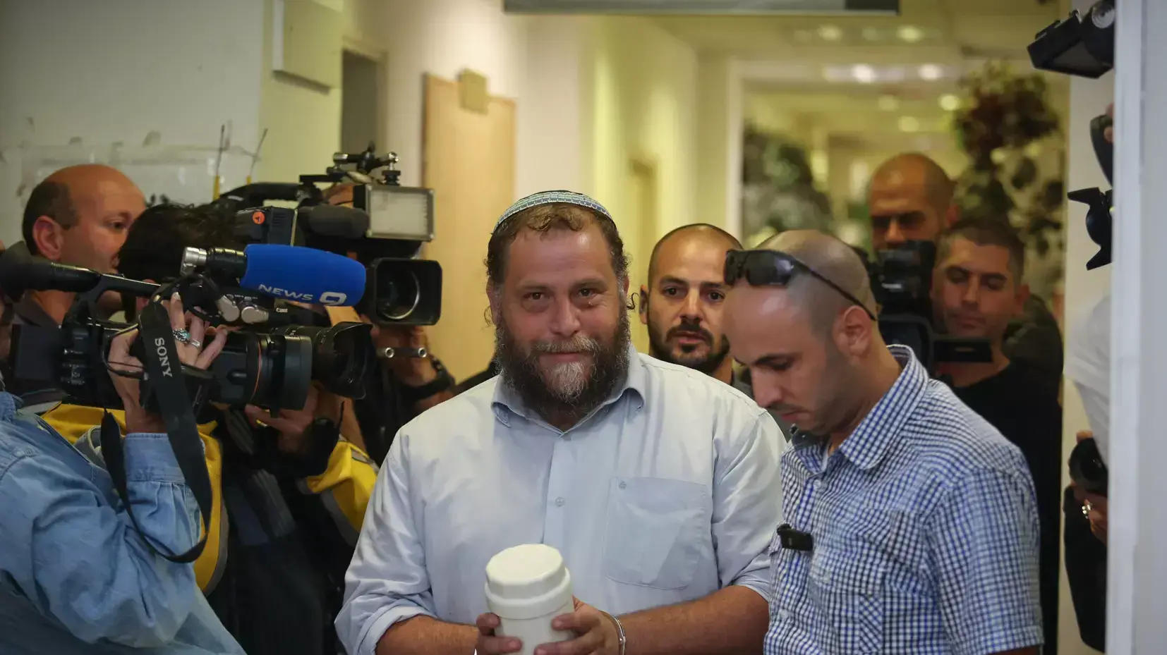 בנצי גופשטיין ראש להב"ה מובא להארכת מעצר, בית משפט השלום ירושלים בנצי גופשטיין ראש להב"ה מובא להארכת מעצר, בית משפט השלום ירושלים